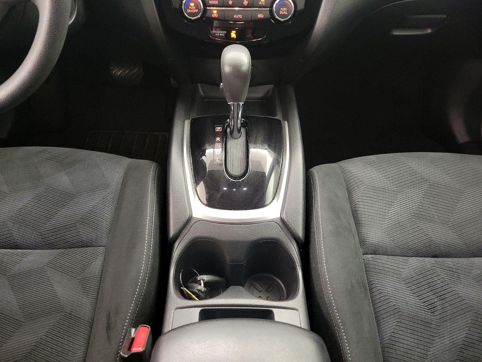 2015 Nissan Rogue SV - Photo 18