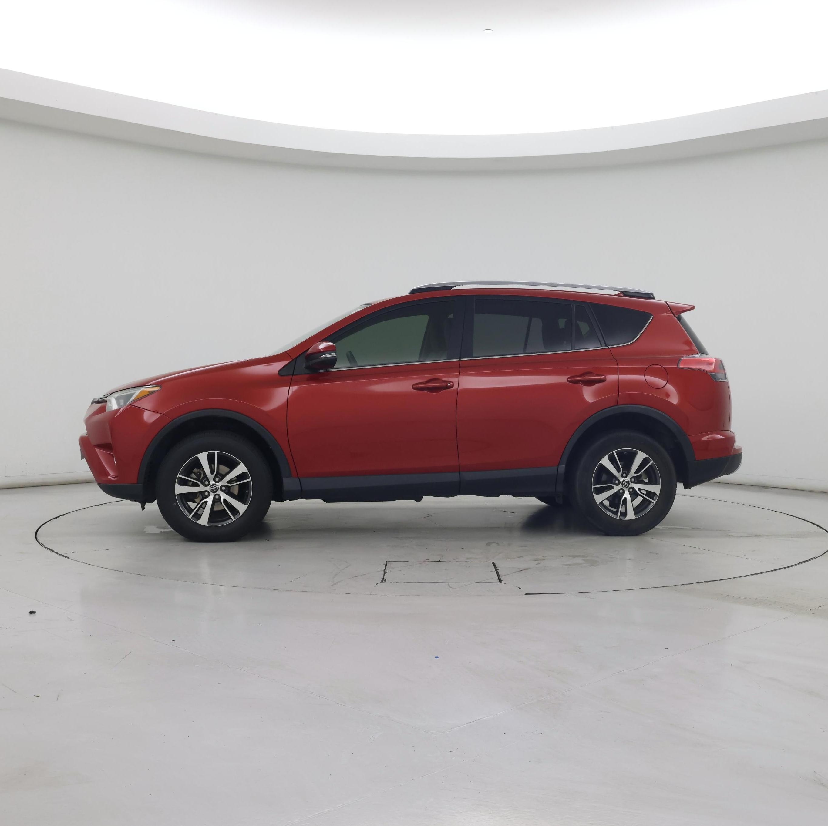 Thumbnail: 2017 Toyota RAV4 - 3