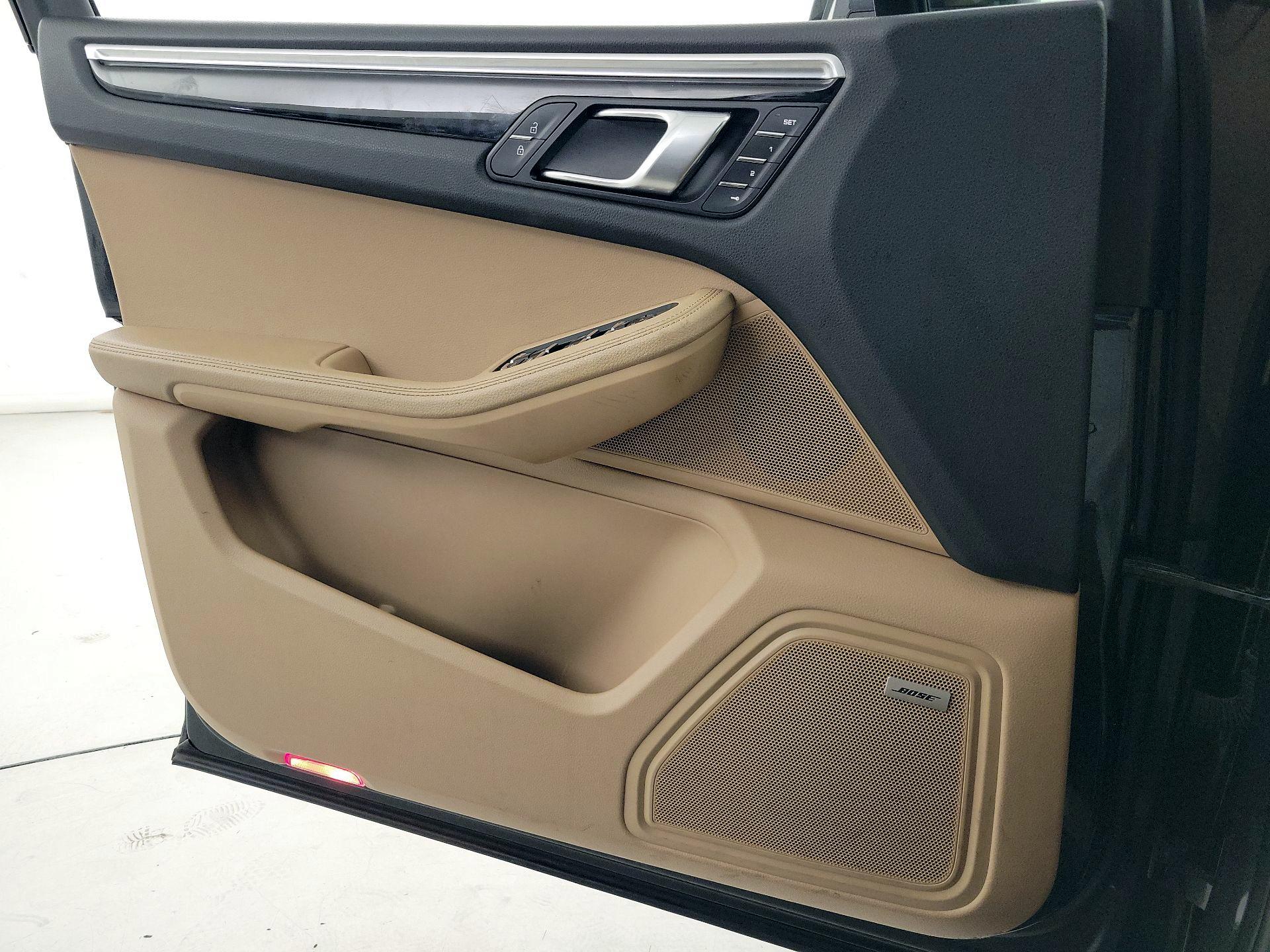 Thumbnail: 2020 Porsche Macan - 12