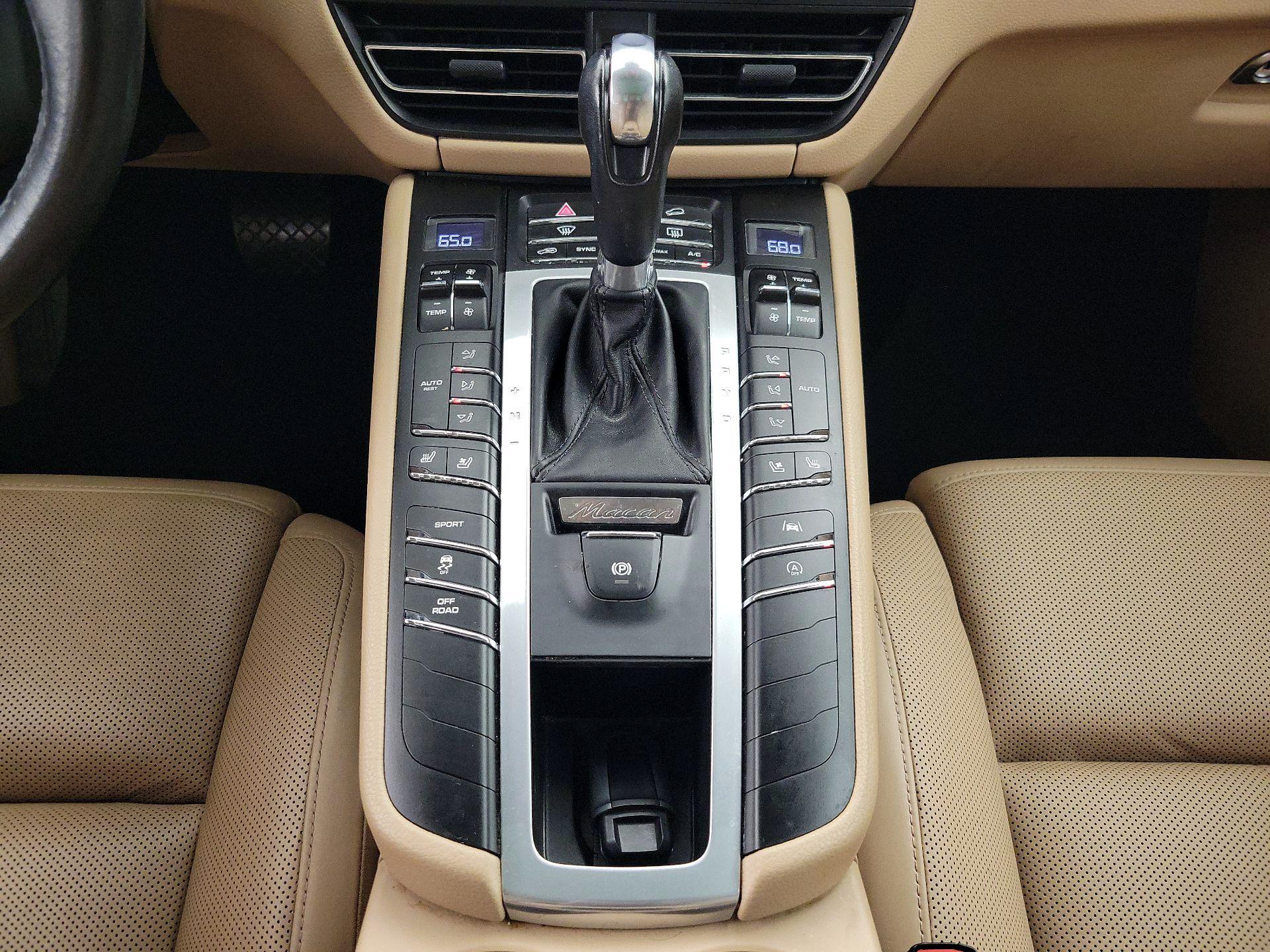 Thumbnail: 2020 Porsche Macan - 18