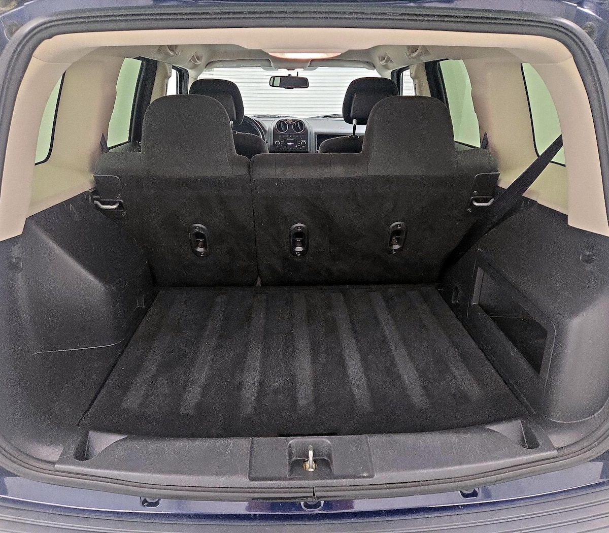 Trunk/Cargo (Seats Up)