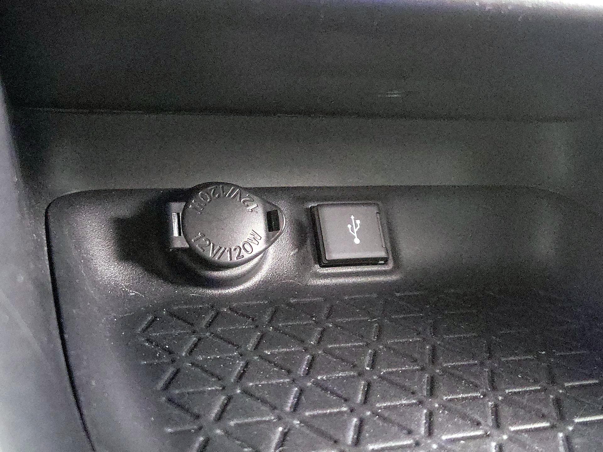 Thumbnail: 2021 Toyota RAV4 - 18