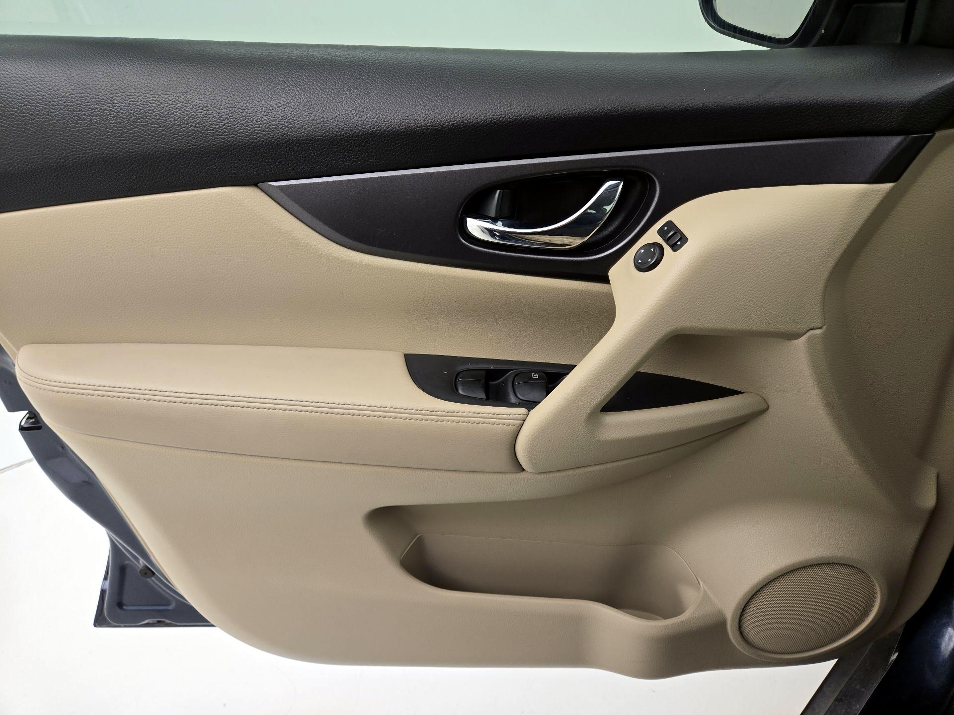 Thumbnail: 2016 Nissan Rogue - 12