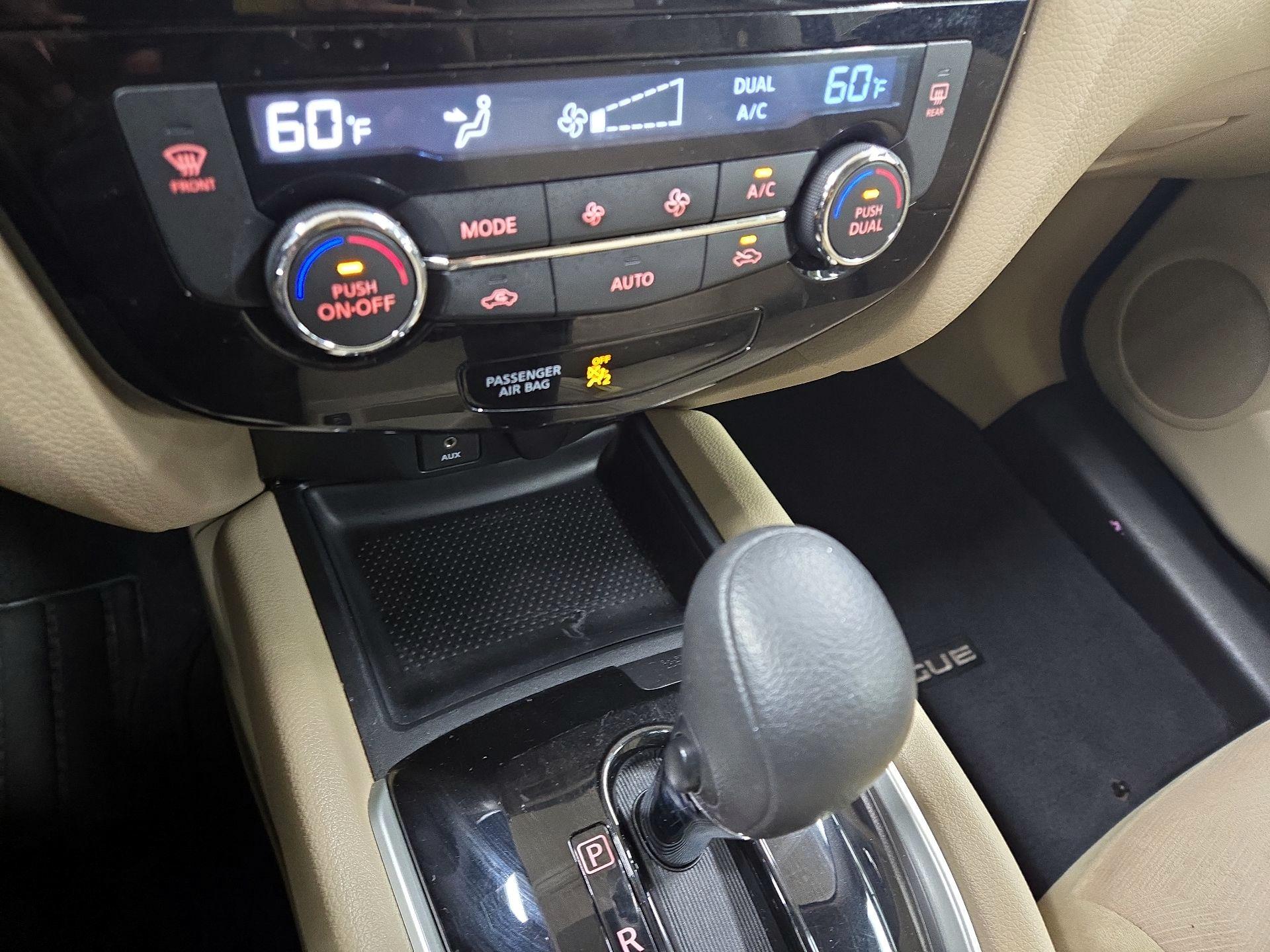 Thumbnail: 2016 Nissan Rogue - 16