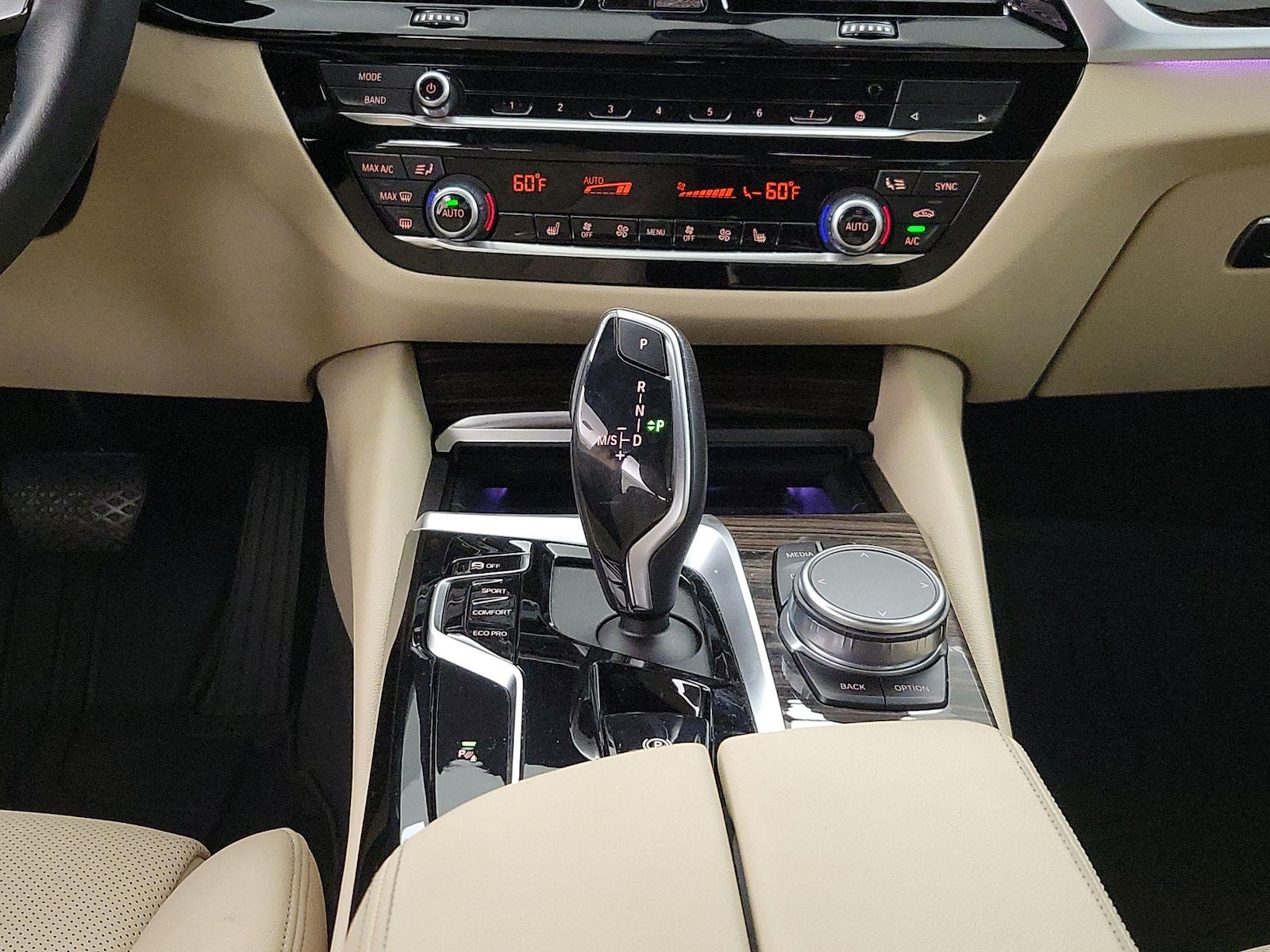 2023 BMW 5 Series 530i - Photo 18