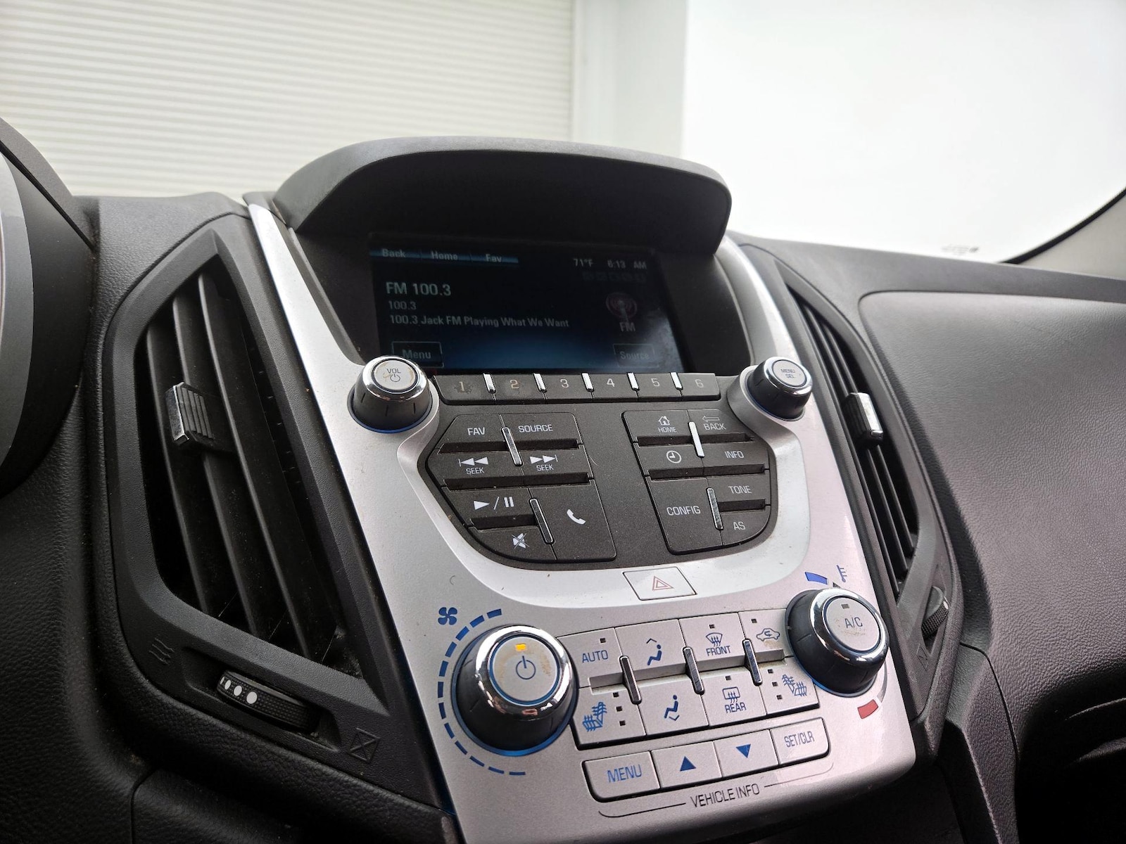 2016 Chevrolet Equinox LT - Photo 16