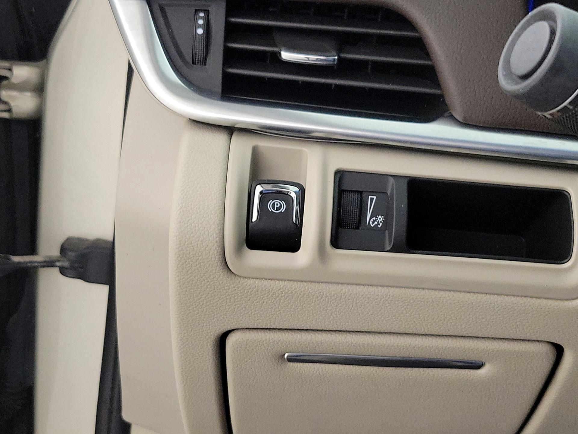 Thumbnail: 2016 Cadillac XTS - 13