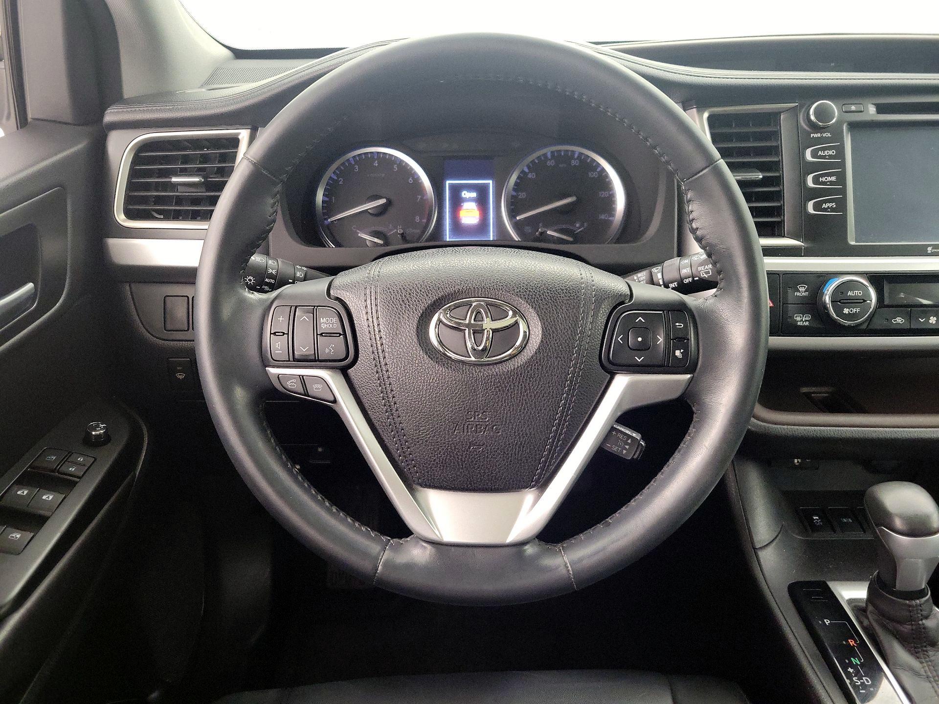 Thumbnail: 2016 Toyota Highlander - 10
