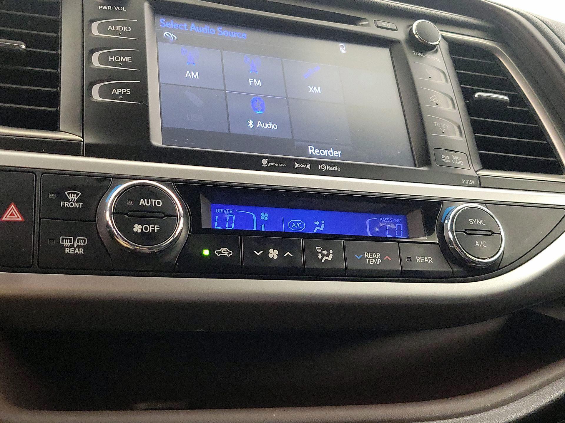 Thumbnail: 2016 Toyota Highlander - 16