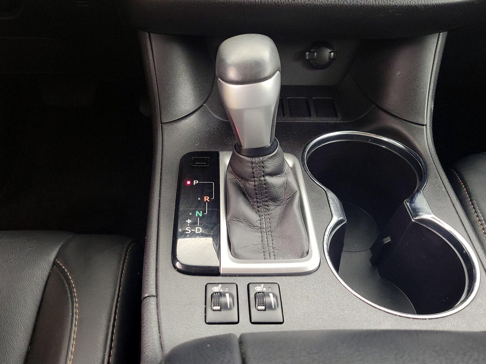 Thumbnail: 2016 Toyota Highlander - 17