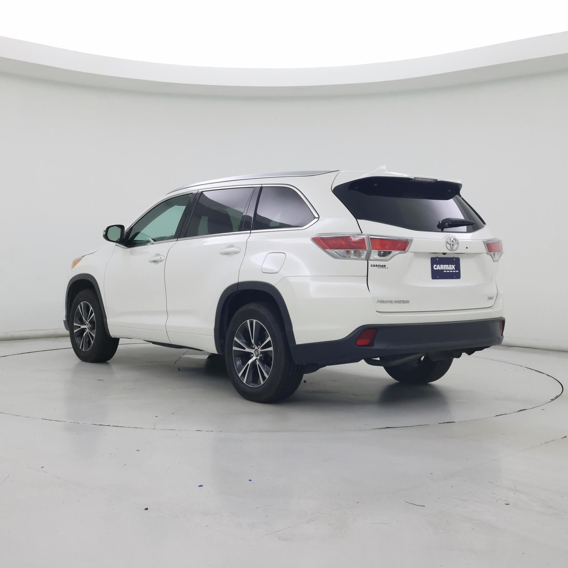 Thumbnail: 2016 Toyota Highlander - 2