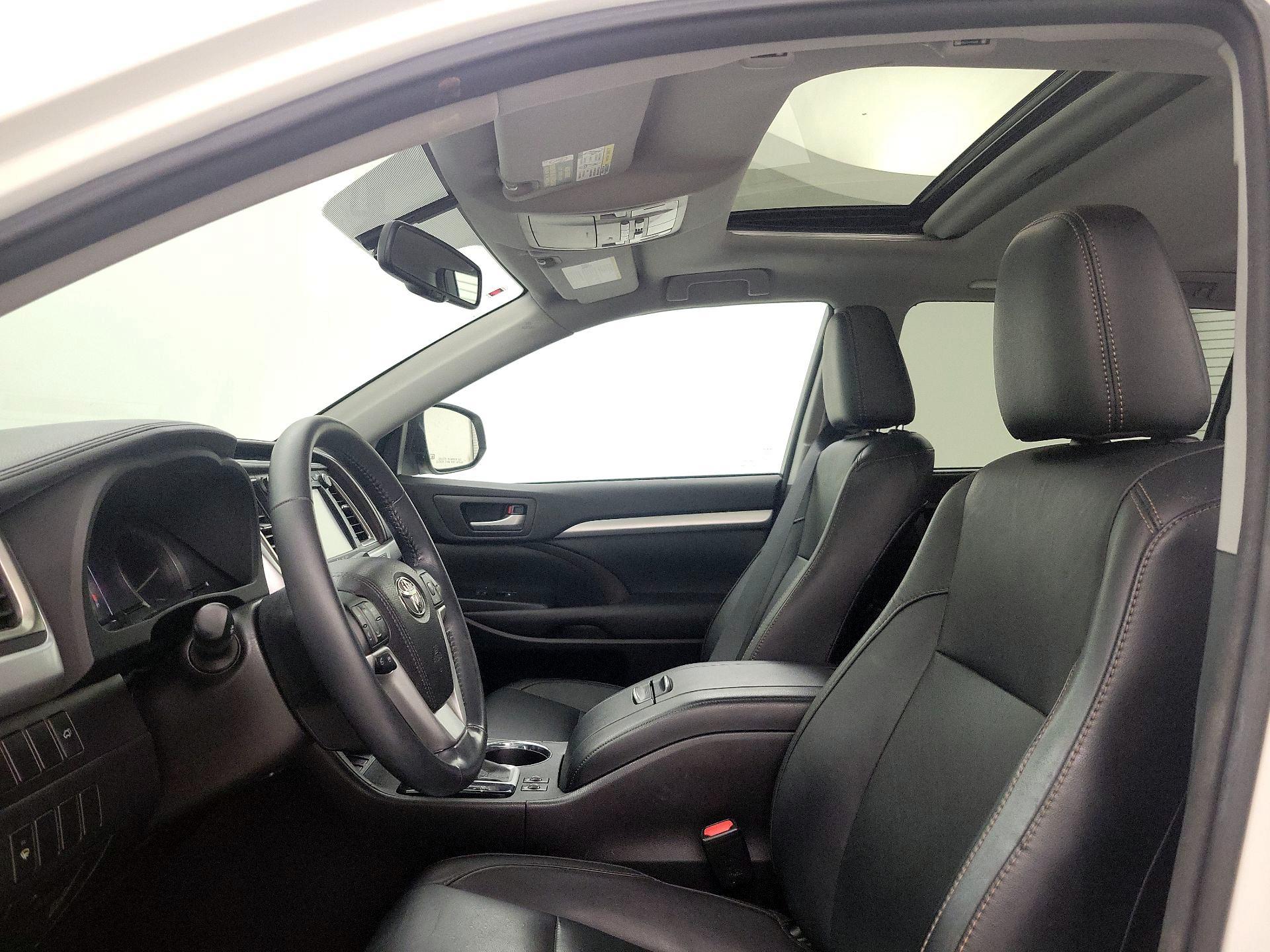 Thumbnail: 2016 Toyota Highlander - 19
