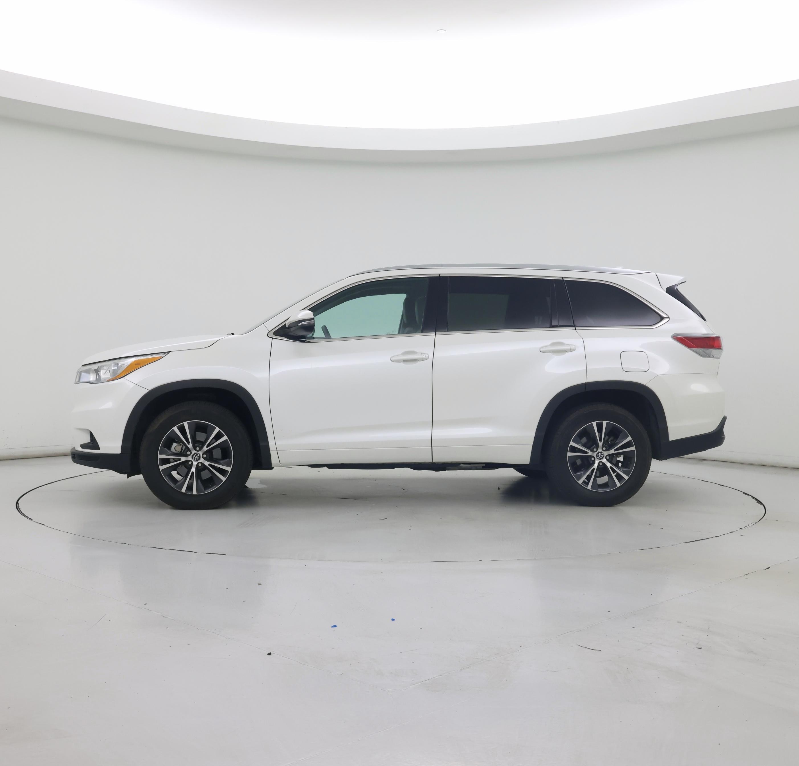 Thumbnail: 2016 Toyota Highlander - 3