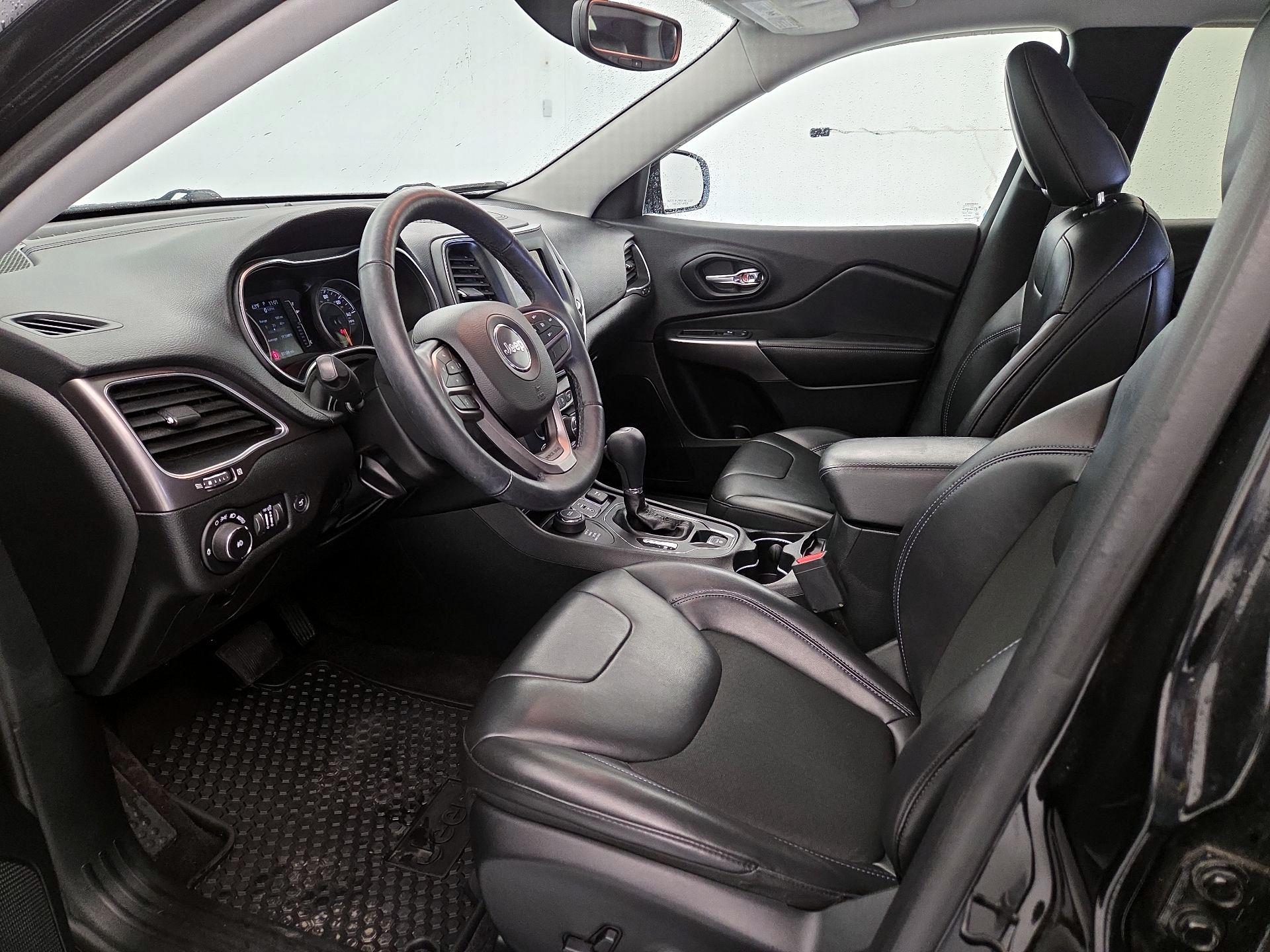 Thumbnail: 2019 Jeep Cherokee - 11