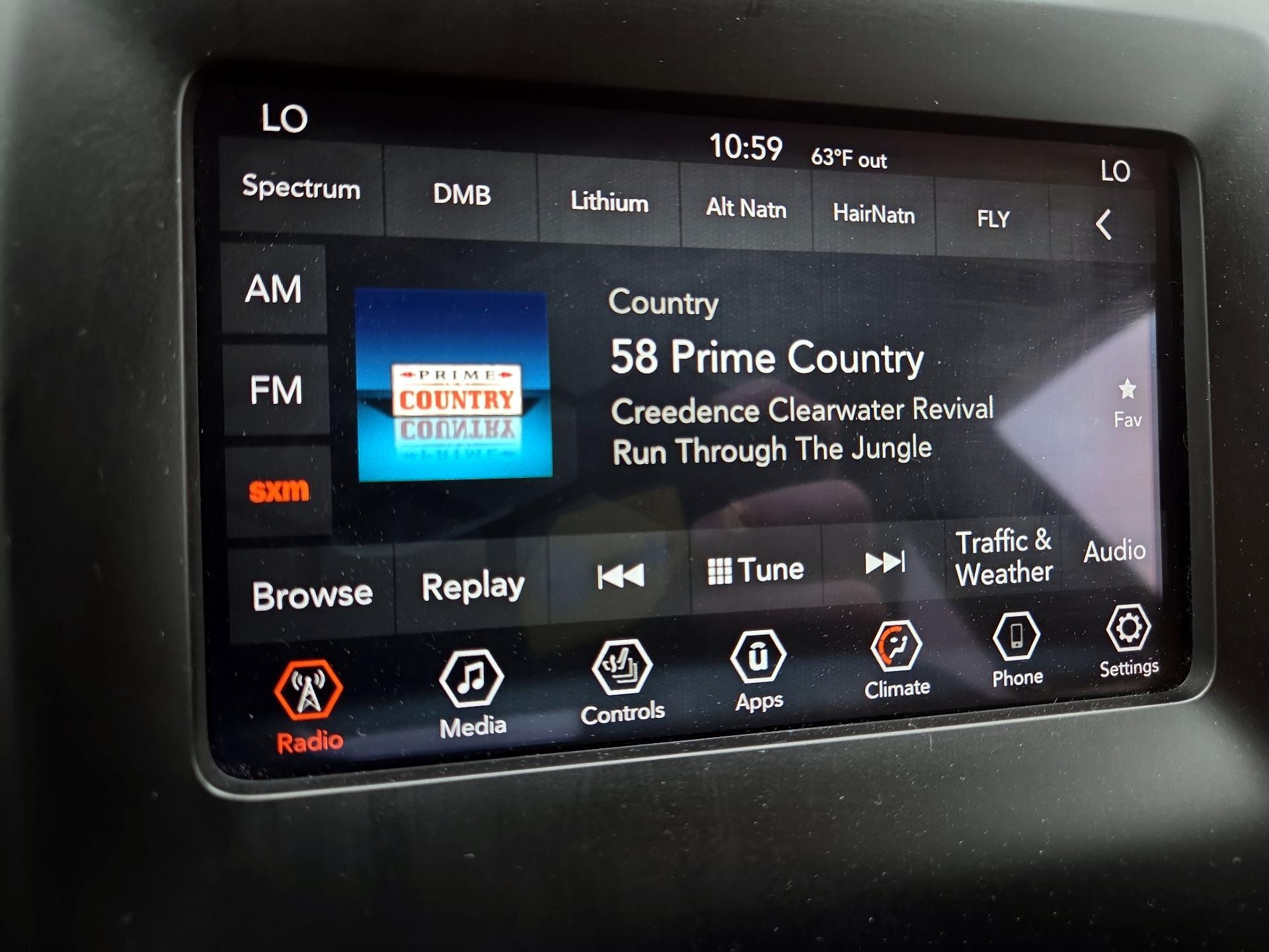 Thumbnail: 2019 Jeep Cherokee - 15