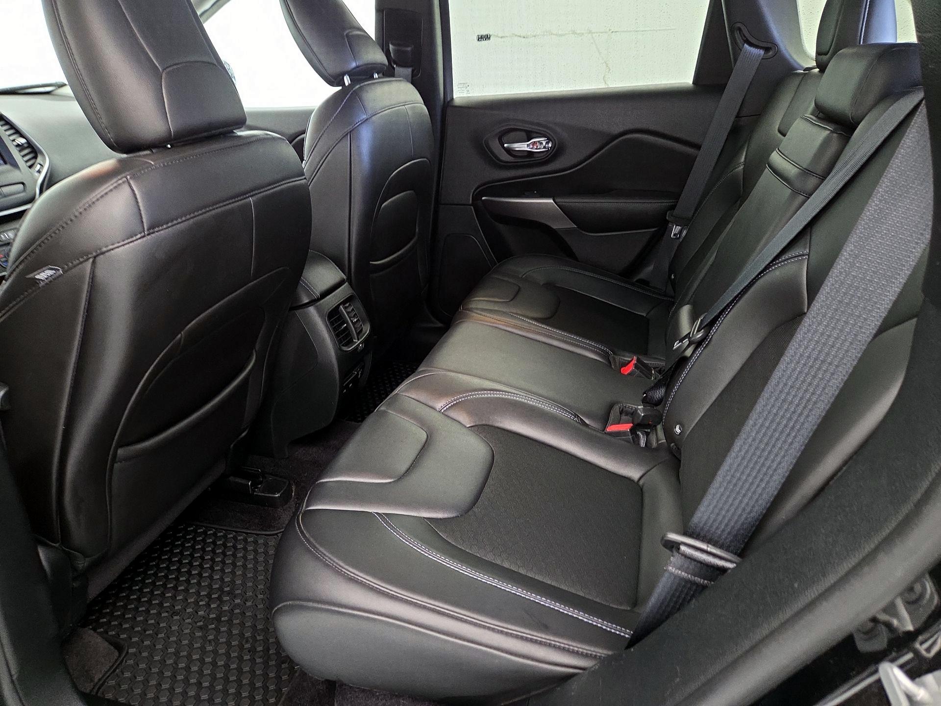 Thumbnail: 2019 Jeep Cherokee - 19