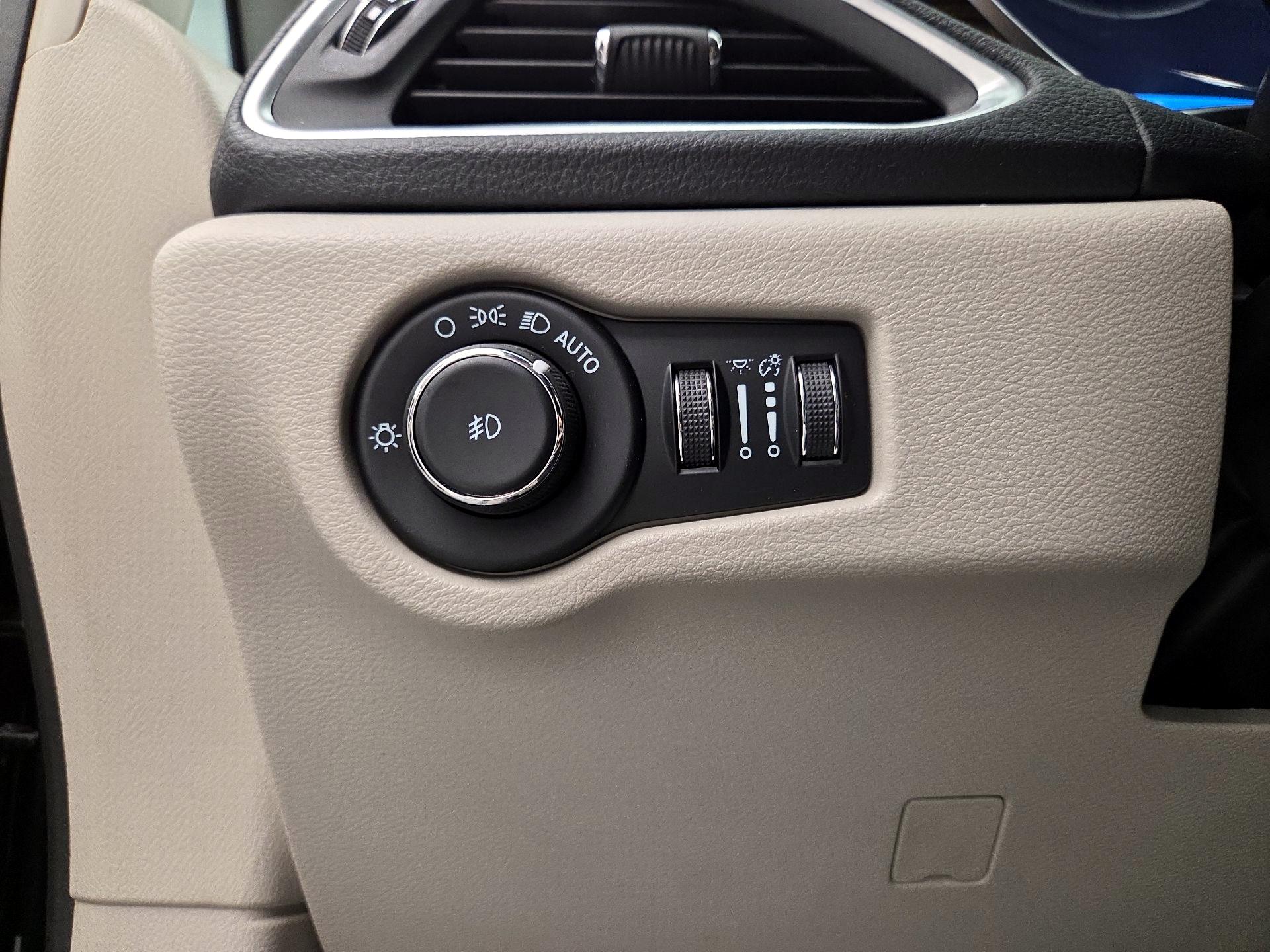 Thumbnail: 2021 Chrysler Pacifica - 13