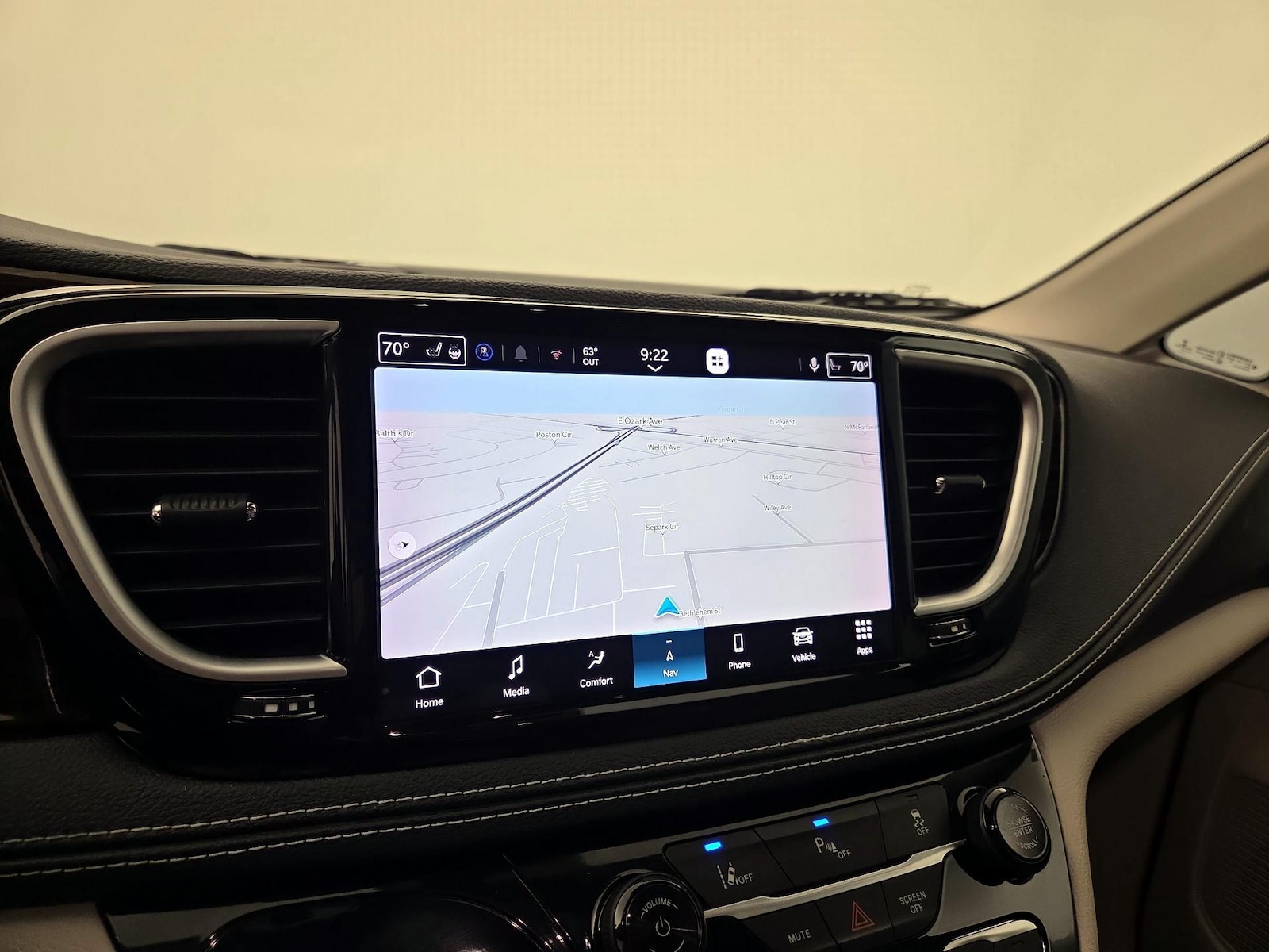 2021 Chrysler Pacifica Hybrid Limited - Photo 15