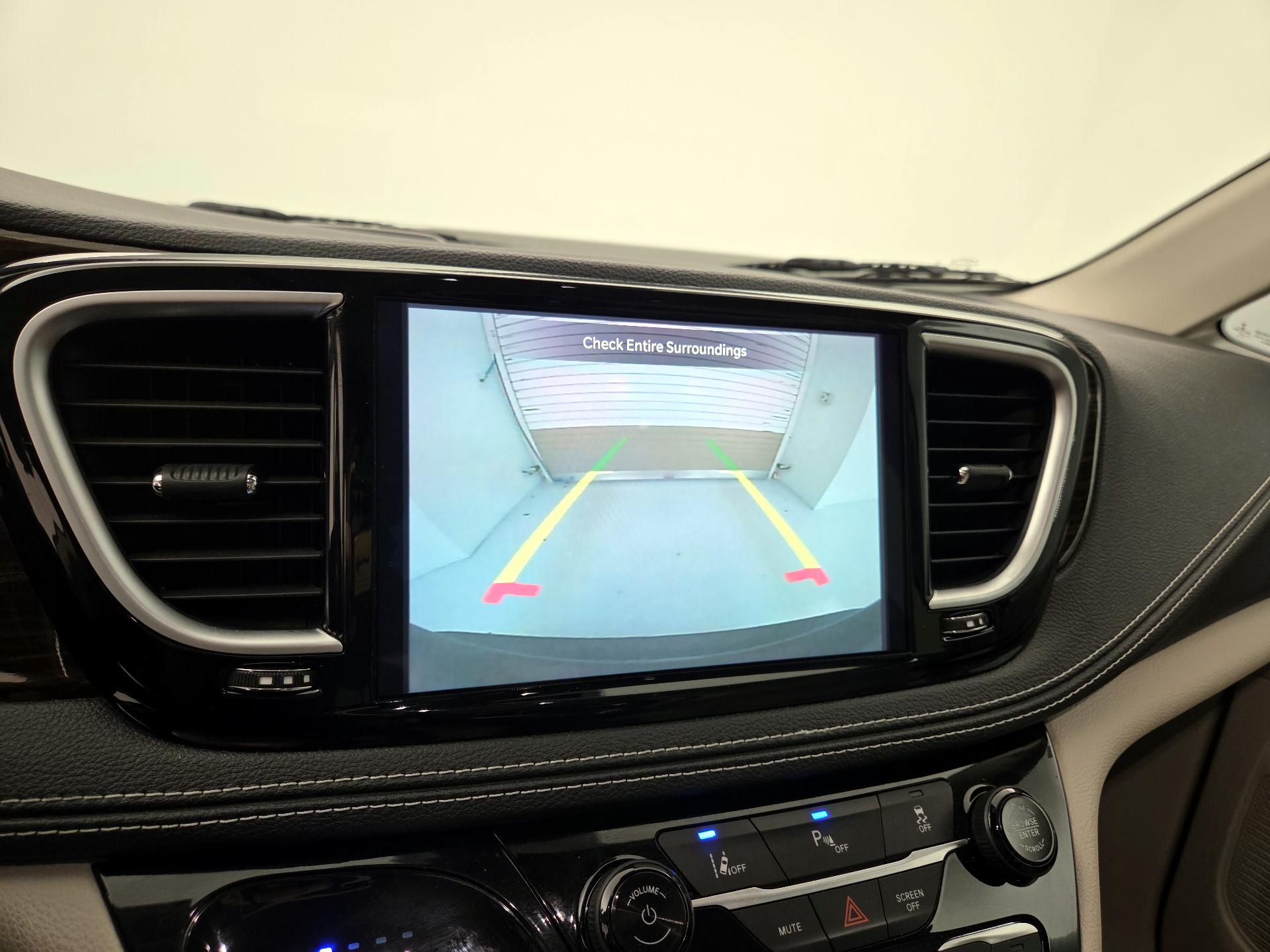 Thumbnail: 2021 Chrysler Pacifica - 15