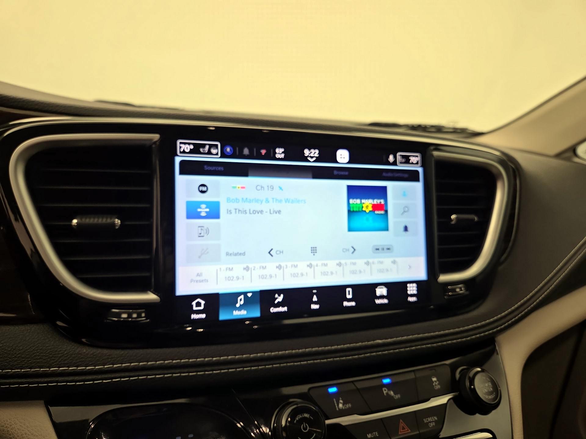 Thumbnail: 2021 Chrysler Pacifica - 16