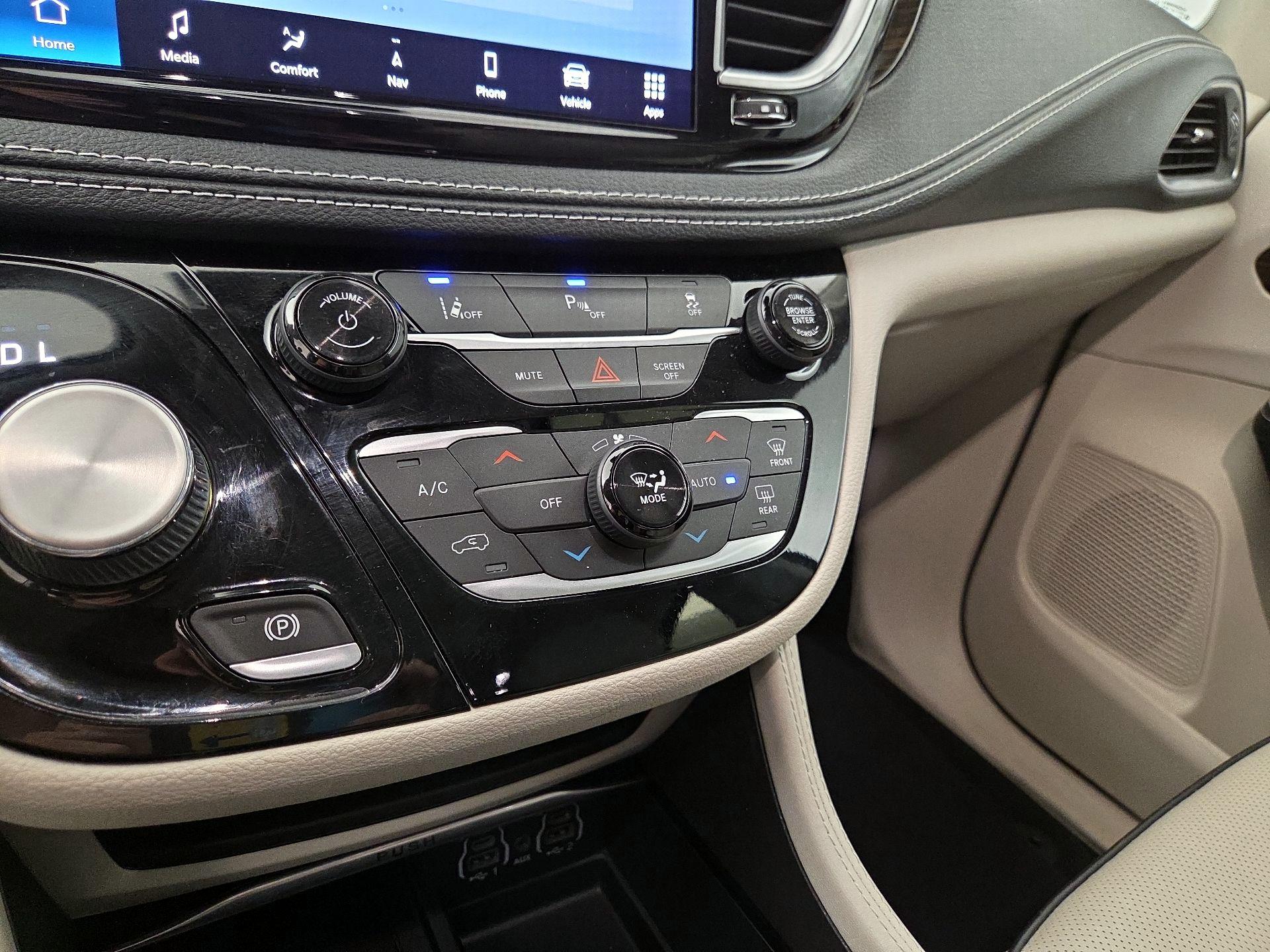 Thumbnail: 2021 Chrysler Pacifica - 17