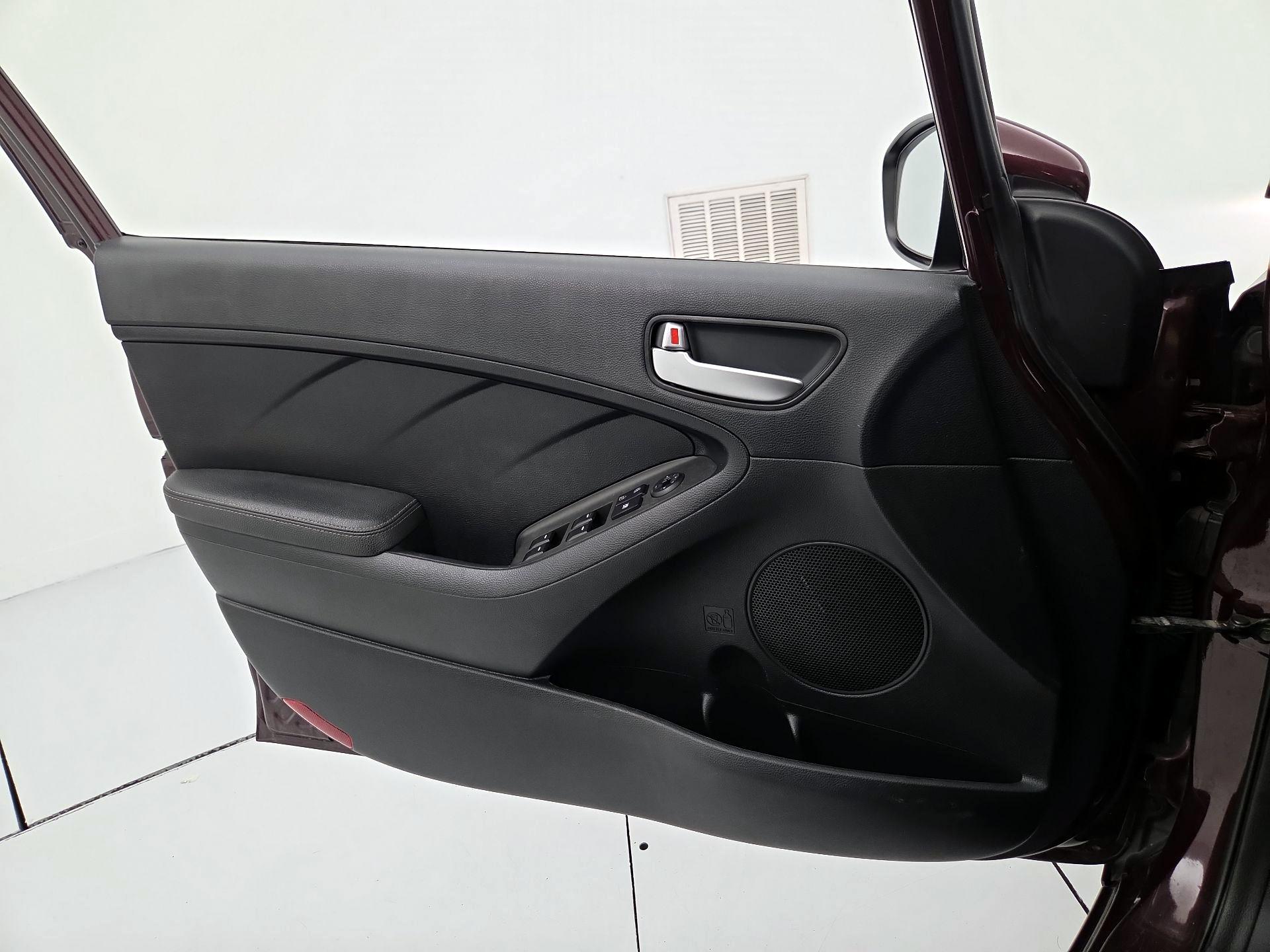 Thumbnail: 2018 Kia Forte - 12