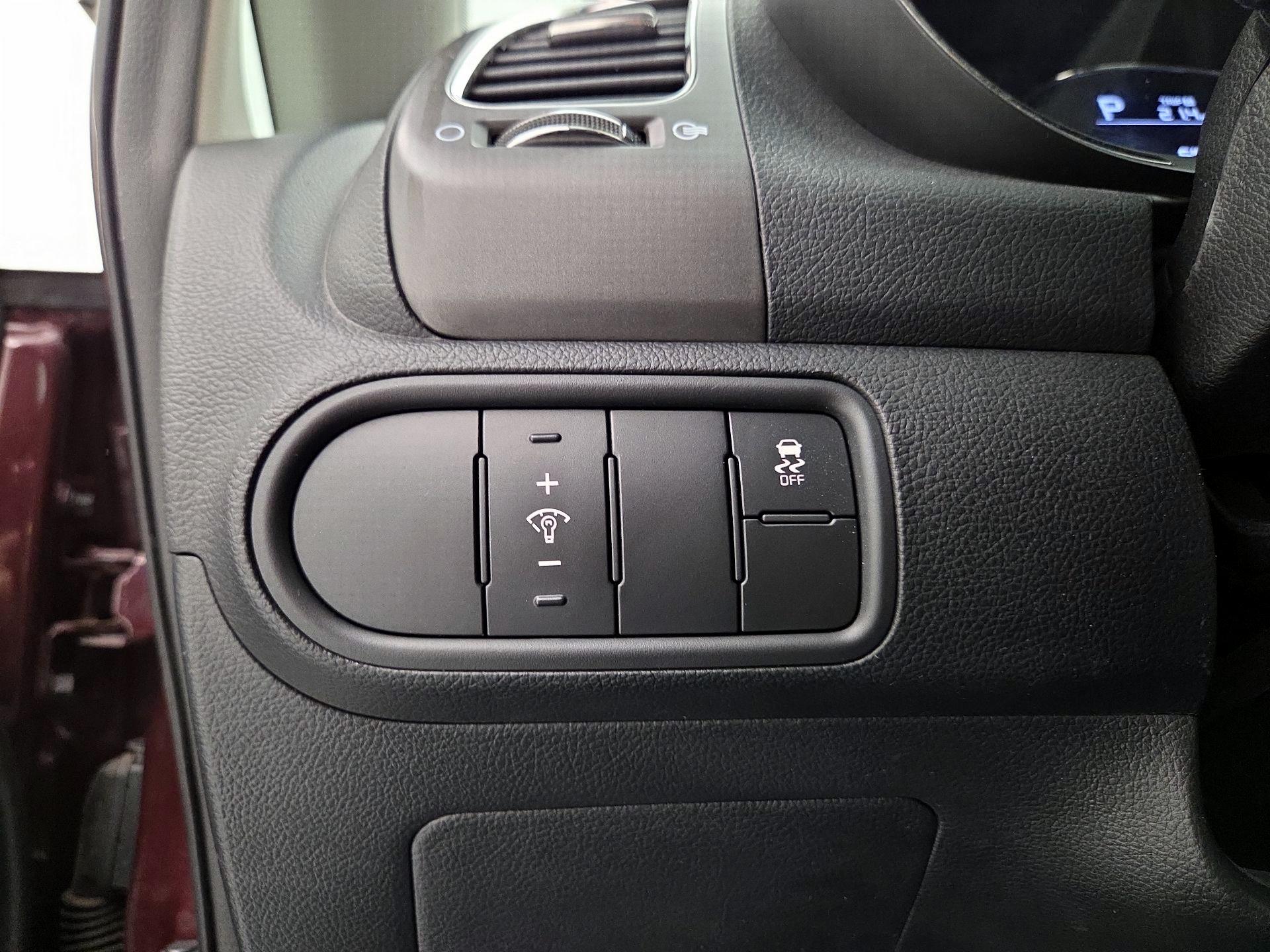 Thumbnail: 2018 Kia Forte - 13