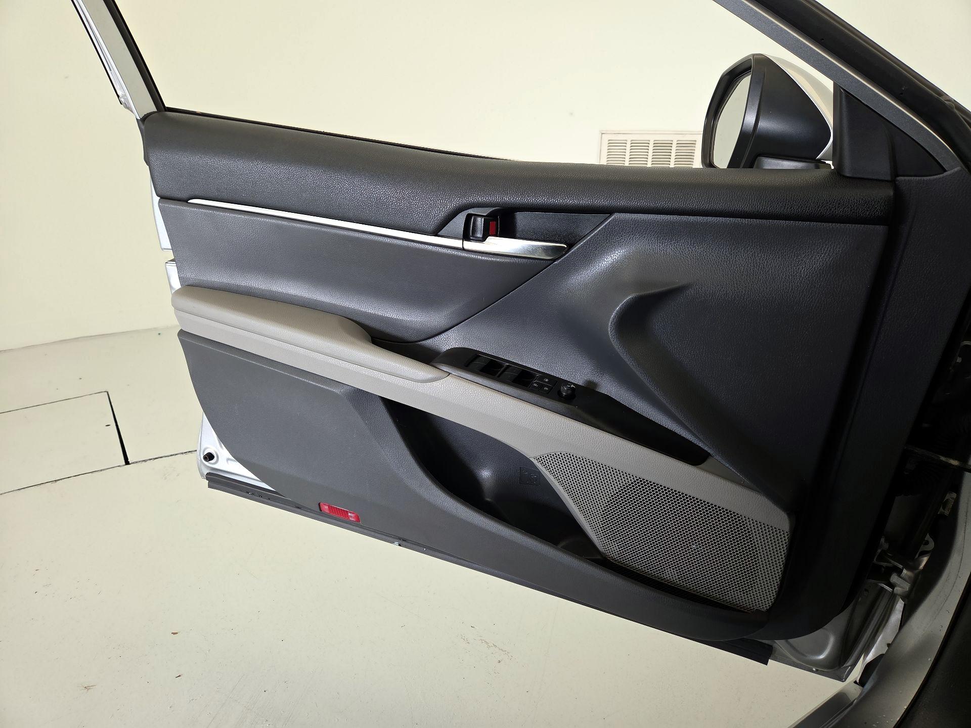 Thumbnail: 2022 Toyota Camry - 12