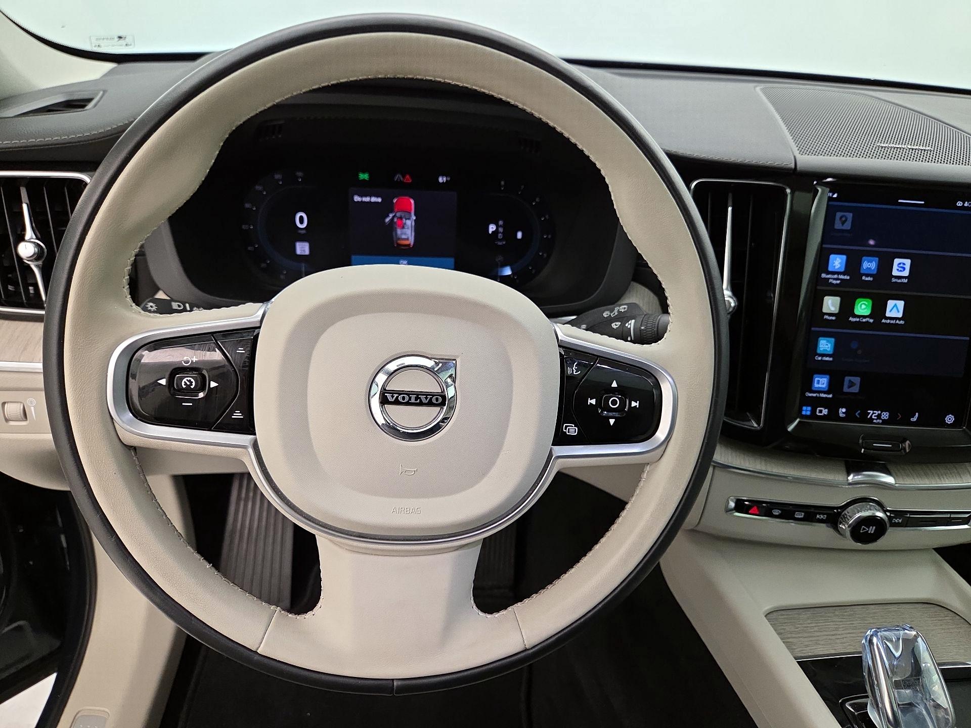Thumbnail: 2022 Volvo XC60 - 10