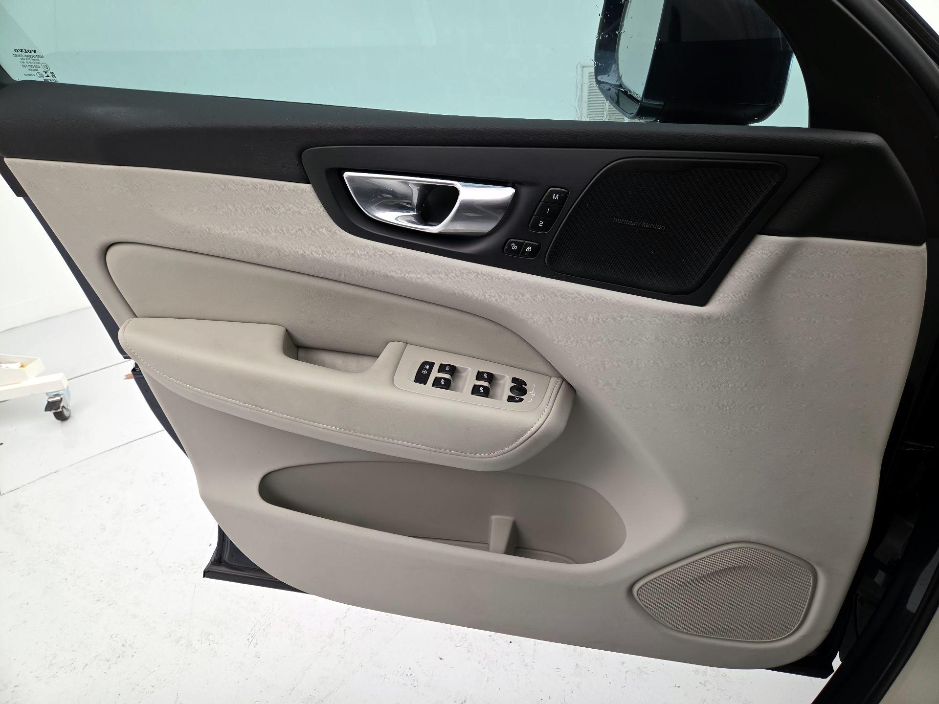 Thumbnail: 2022 Volvo XC60 - 12