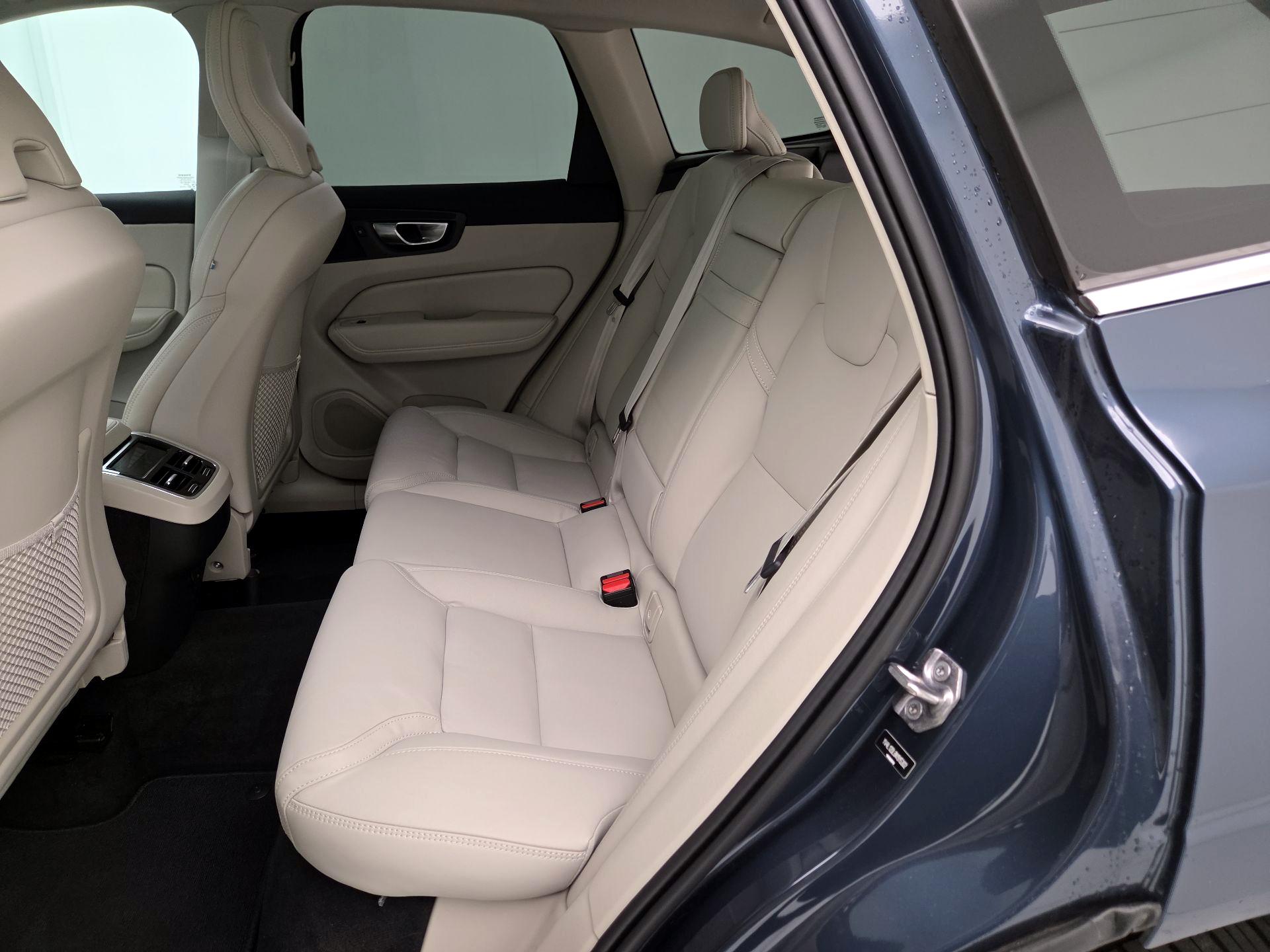 Thumbnail: 2022 Volvo XC60 - 19