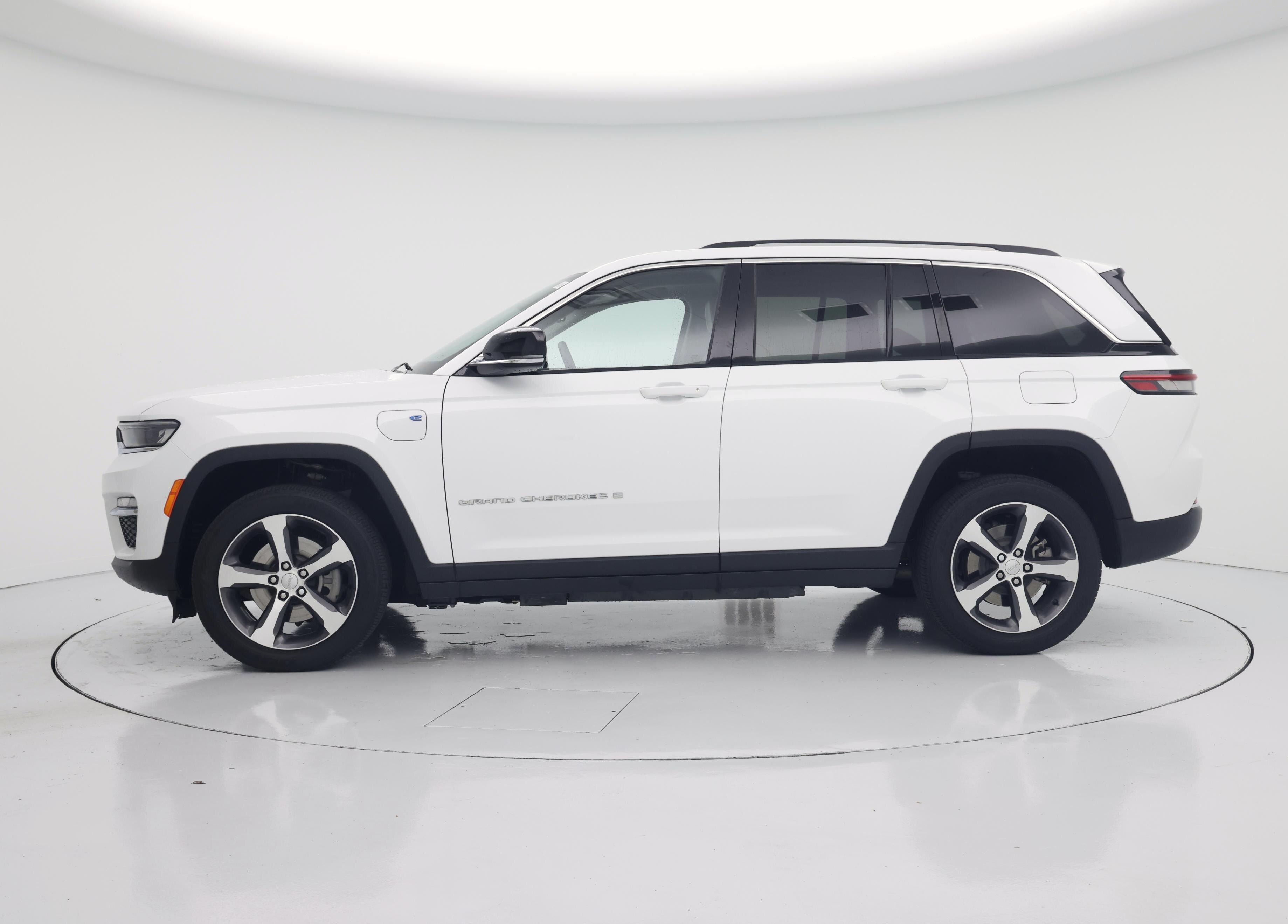 Thumbnail: 2022 Jeep Grand Cherokee - 3