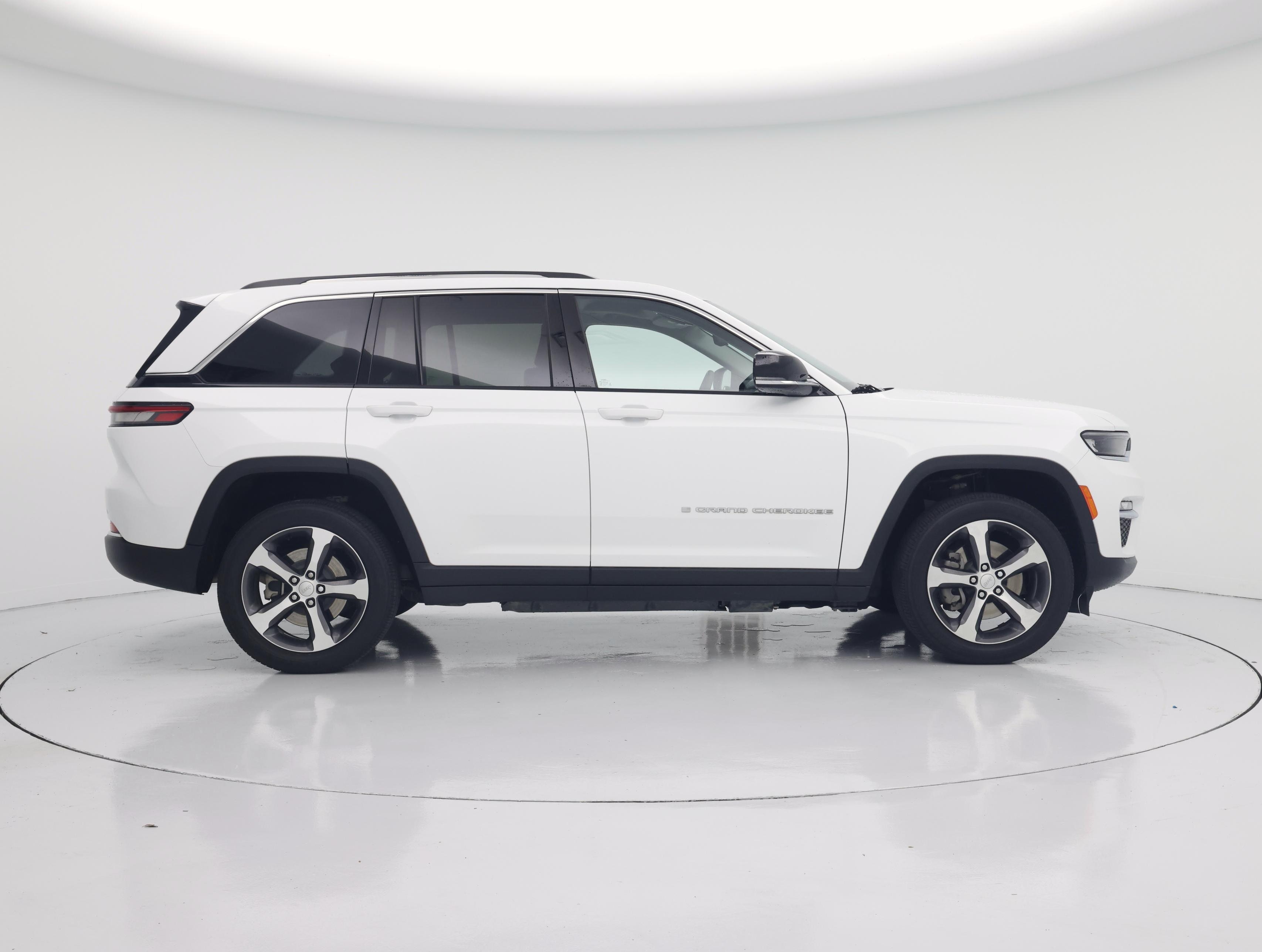 Thumbnail: 2022 Jeep Grand Cherokee - 7