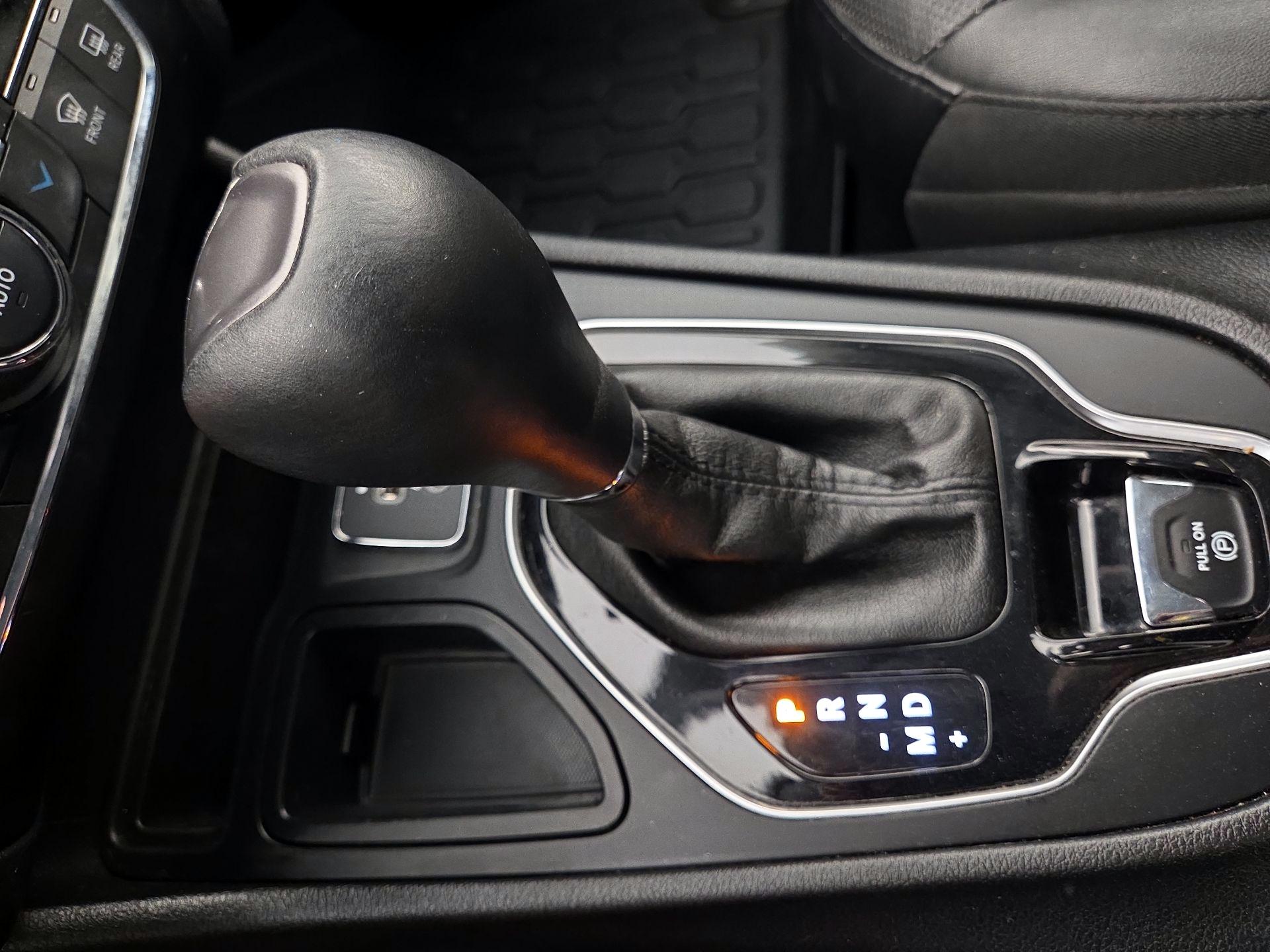 Thumbnail: 2019 Jeep Cherokee - 17