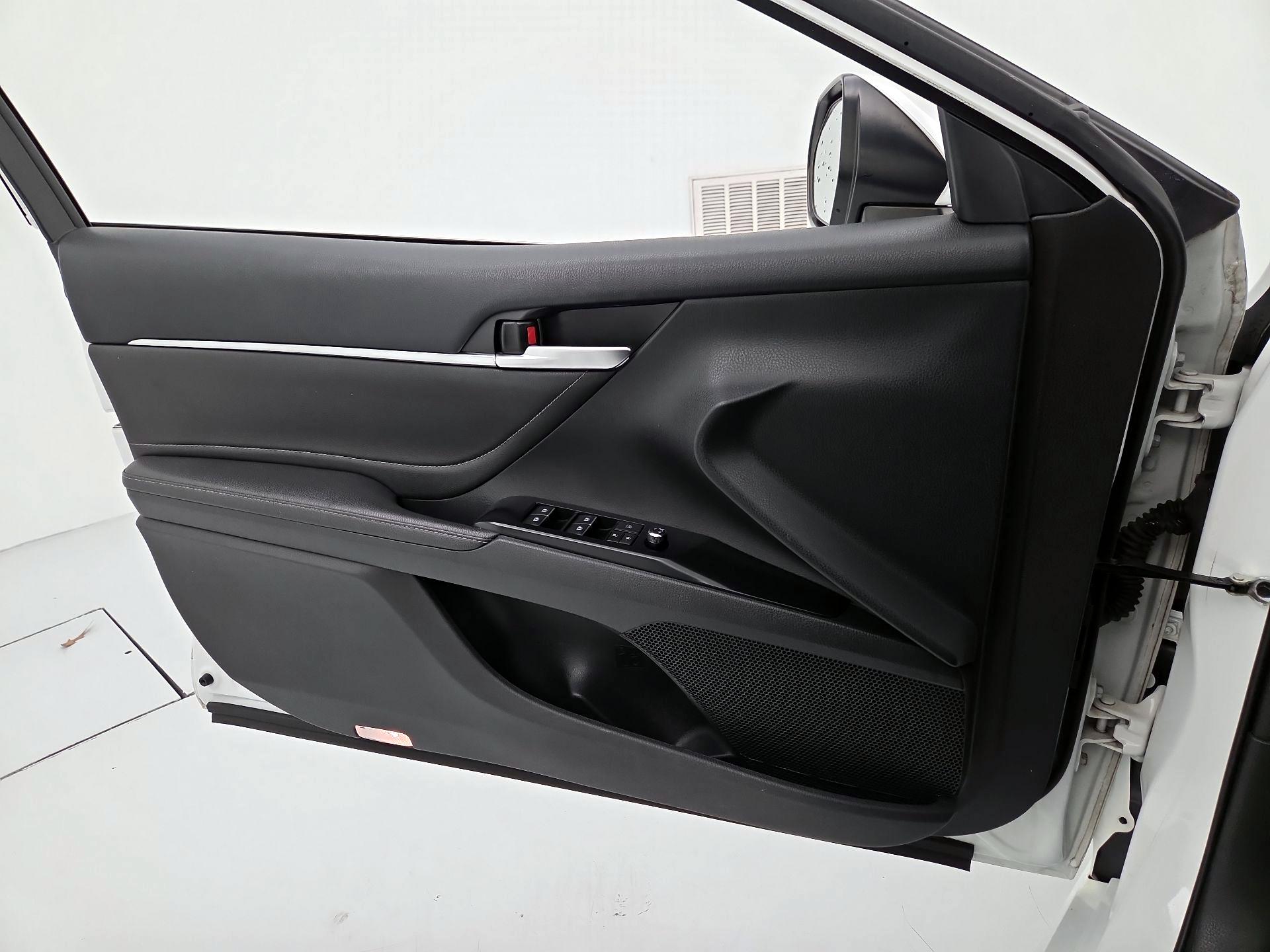 Thumbnail: 2018 Toyota Camry - 12