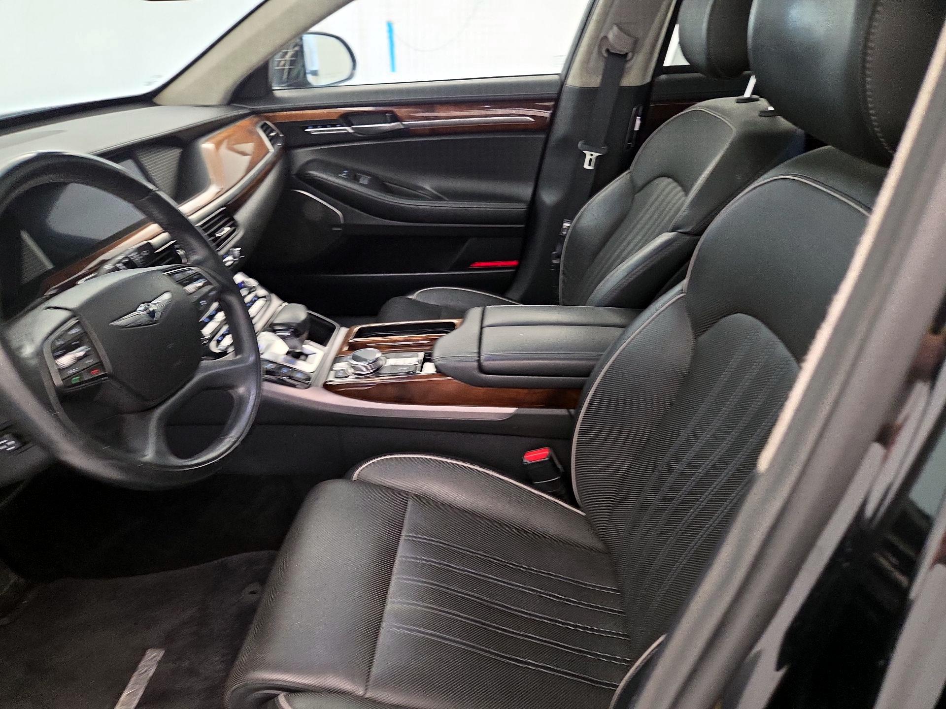 Thumbnail: 2017 Genesis G90 - 11