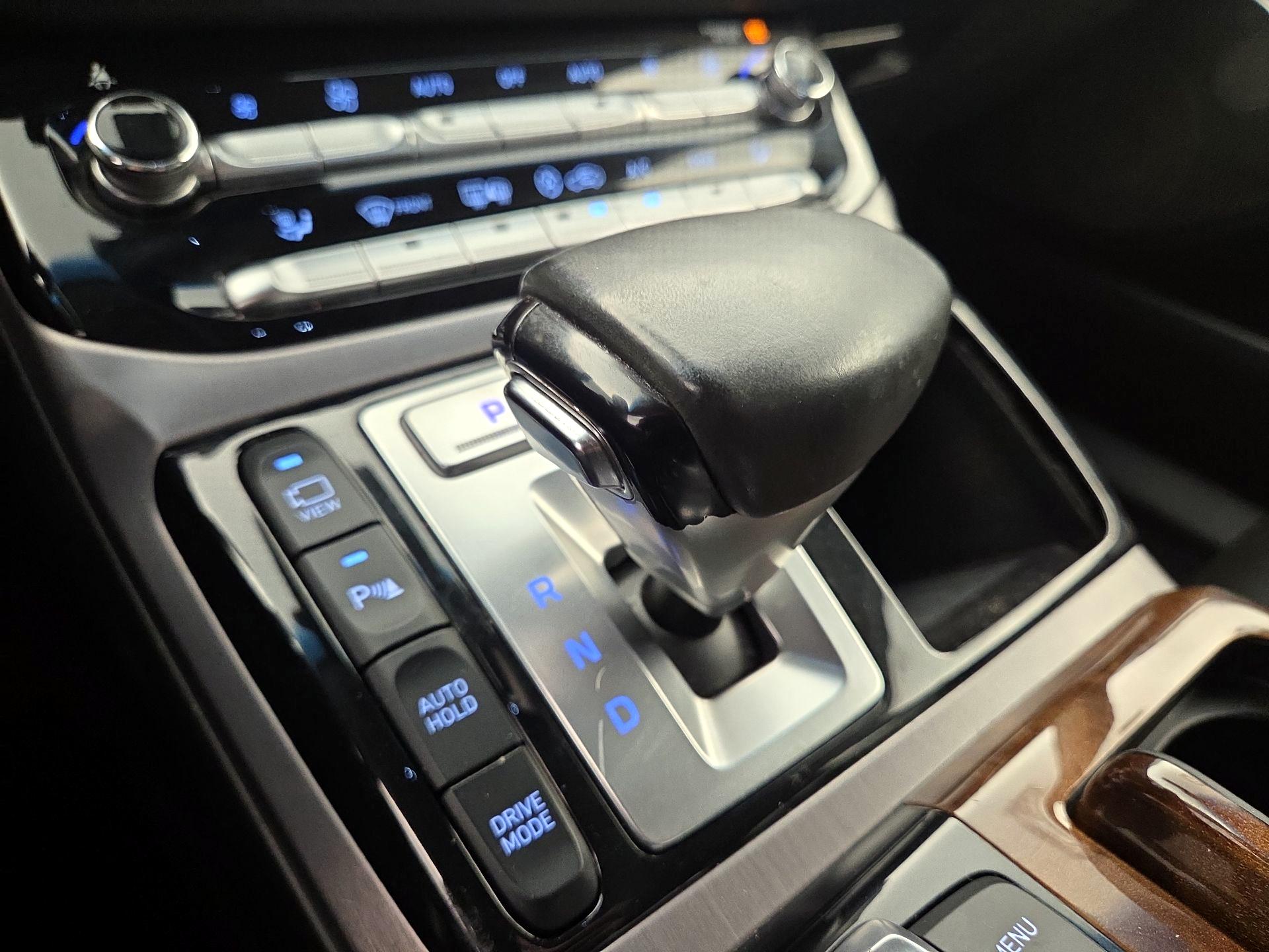 Thumbnail: 2017 Genesis G90 - 17