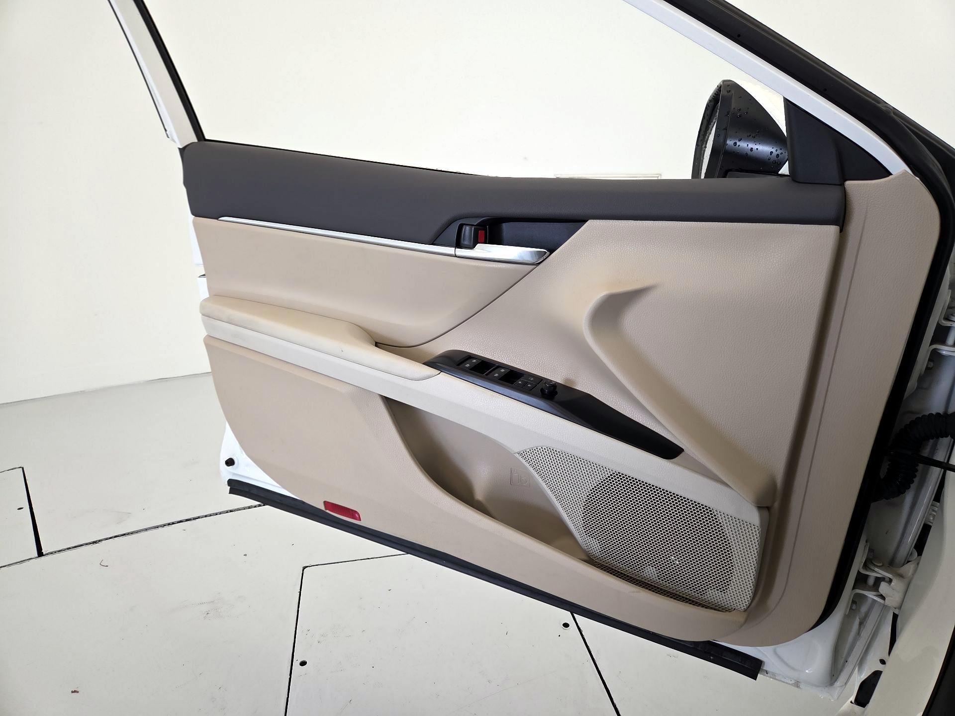 Thumbnail: 2020 Toyota Camry - 12