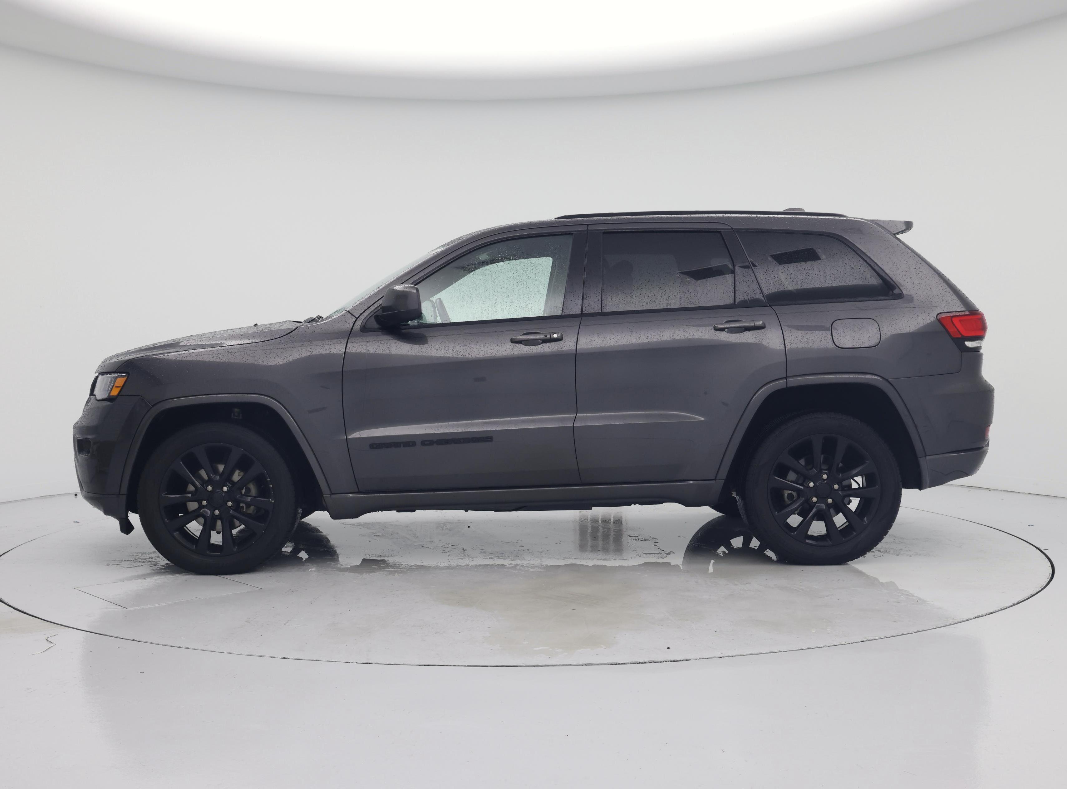 Thumbnail: 2018 Jeep Grand Cherokee - 3