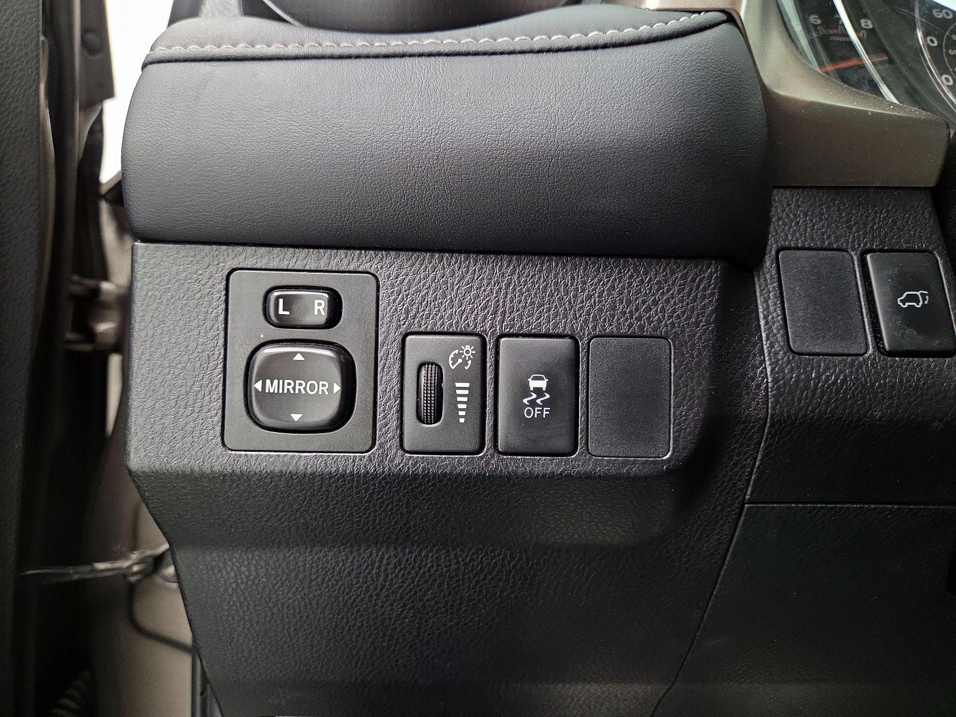 Thumbnail: 2015 Toyota RAV4 - 13