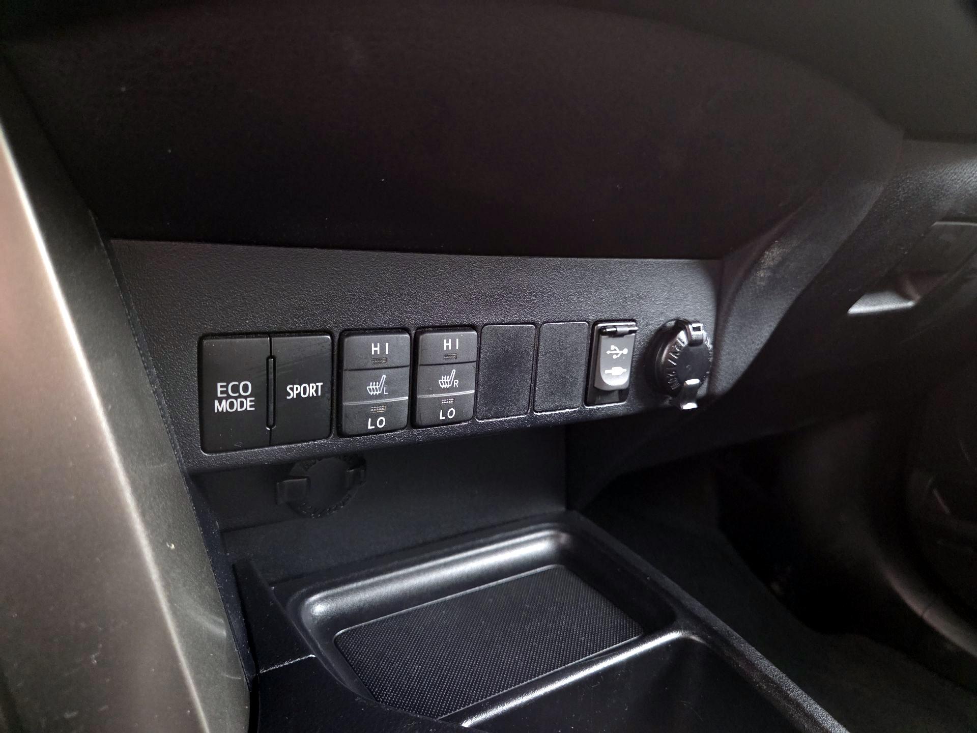 Thumbnail: 2015 Toyota RAV4 - 18