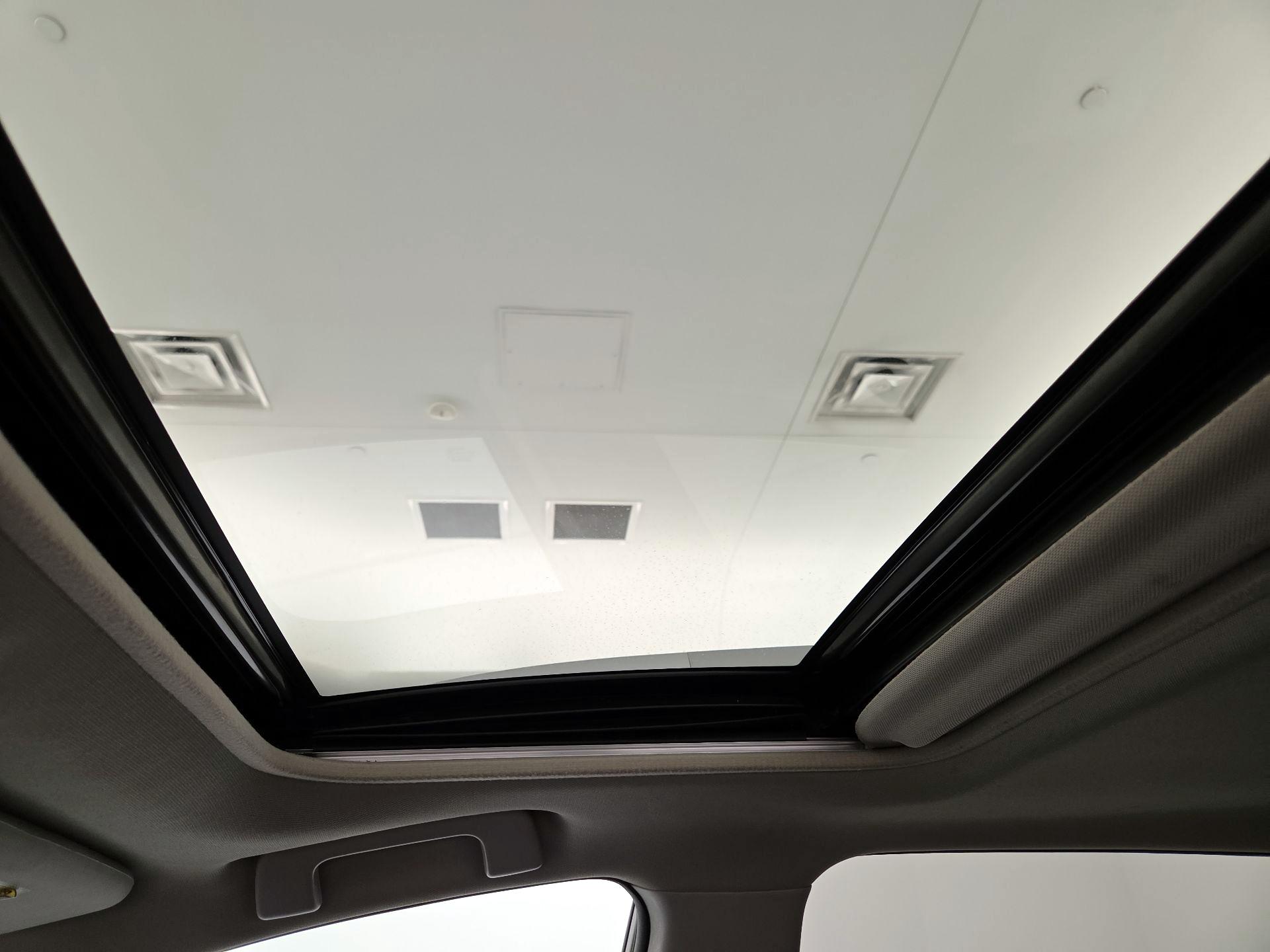 Thumbnail: 2015 Toyota RAV4 - 19