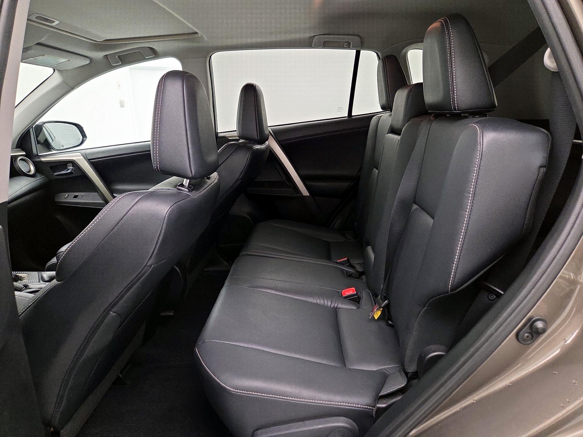 Thumbnail: 2015 Toyota RAV4 - 20