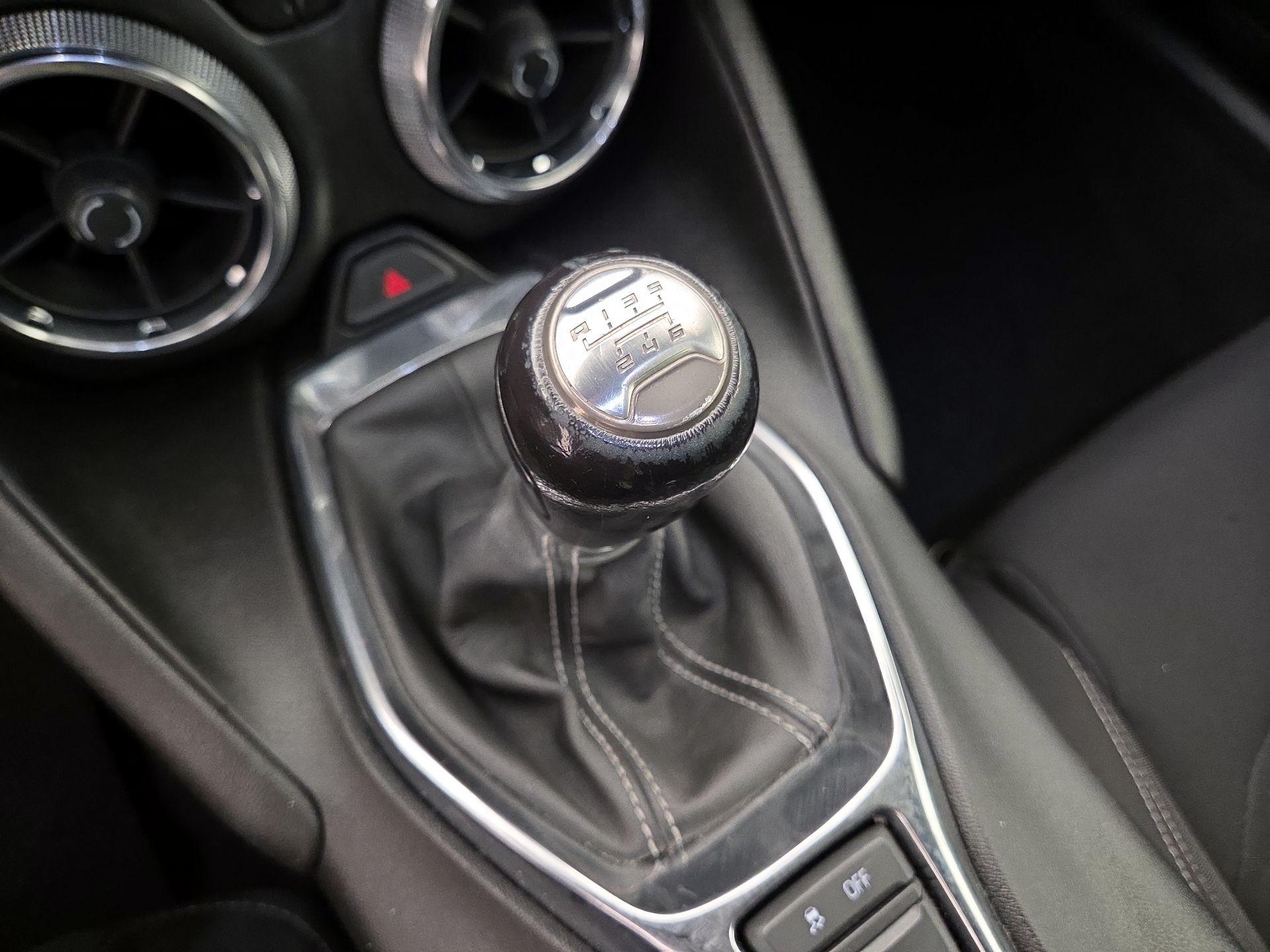 Thumbnail: 2019 Chevrolet Camaro - 16