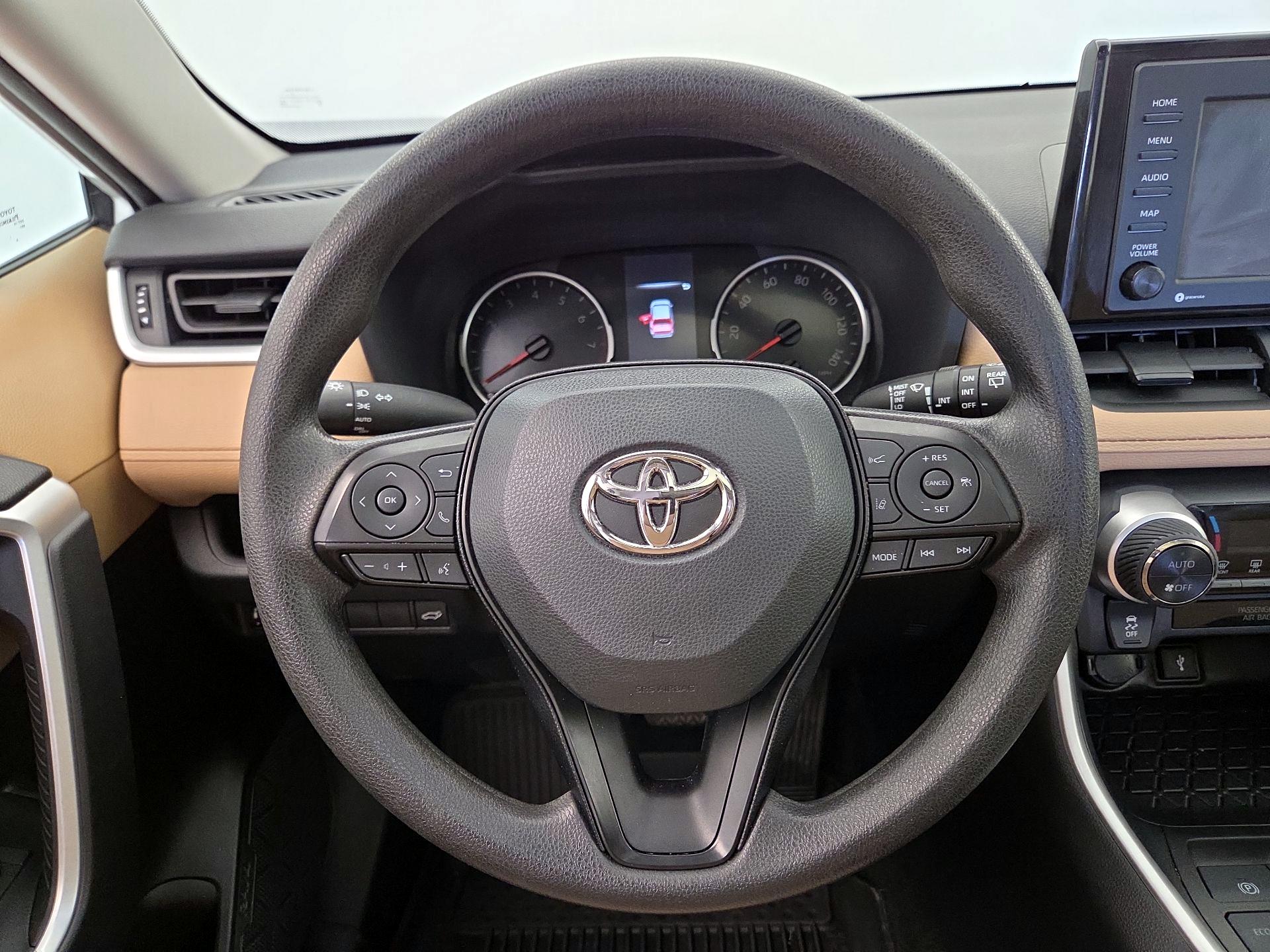 Thumbnail: 2022 Toyota RAV4 - 10