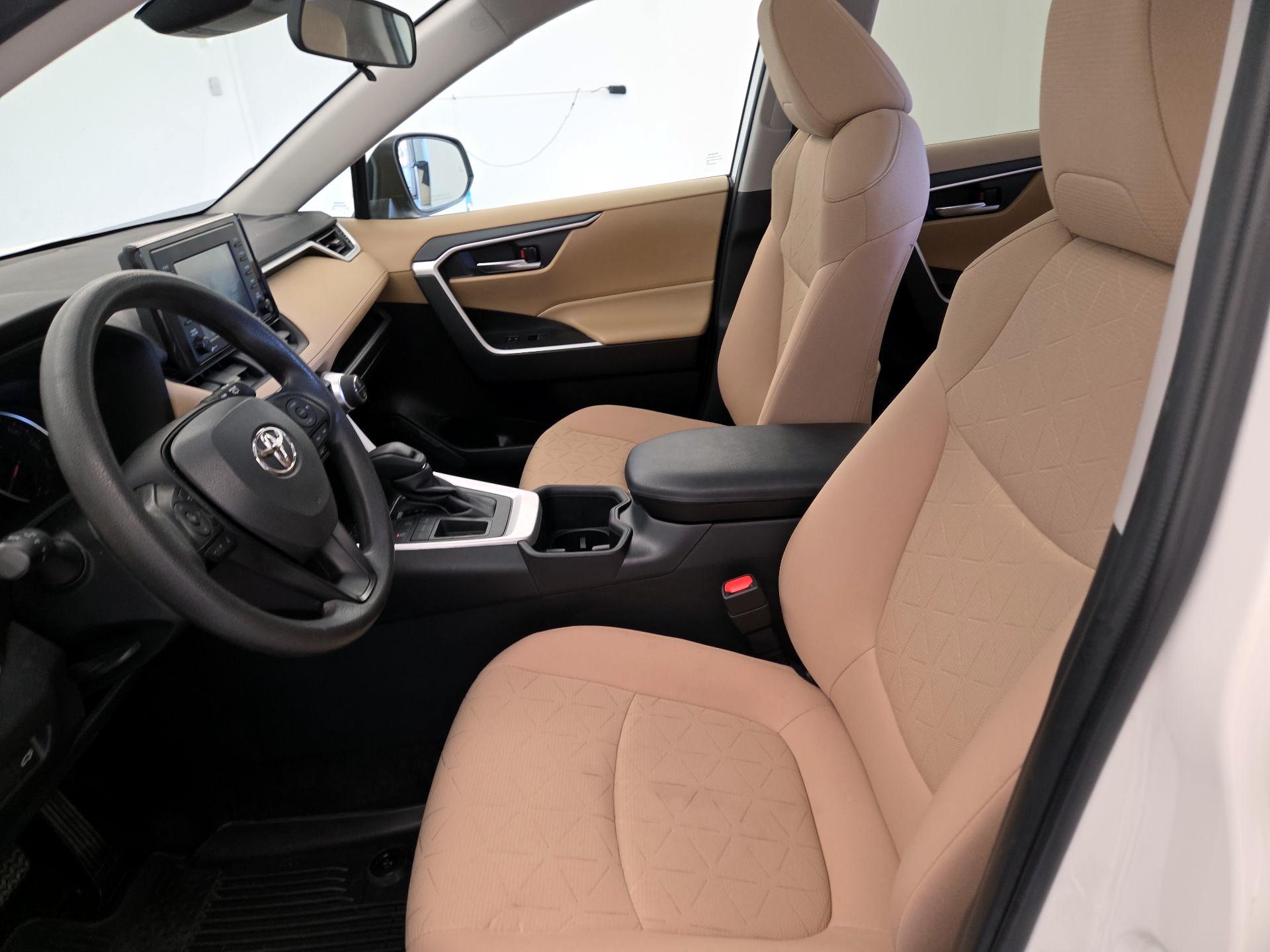 Thumbnail: 2022 Toyota RAV4 - 11