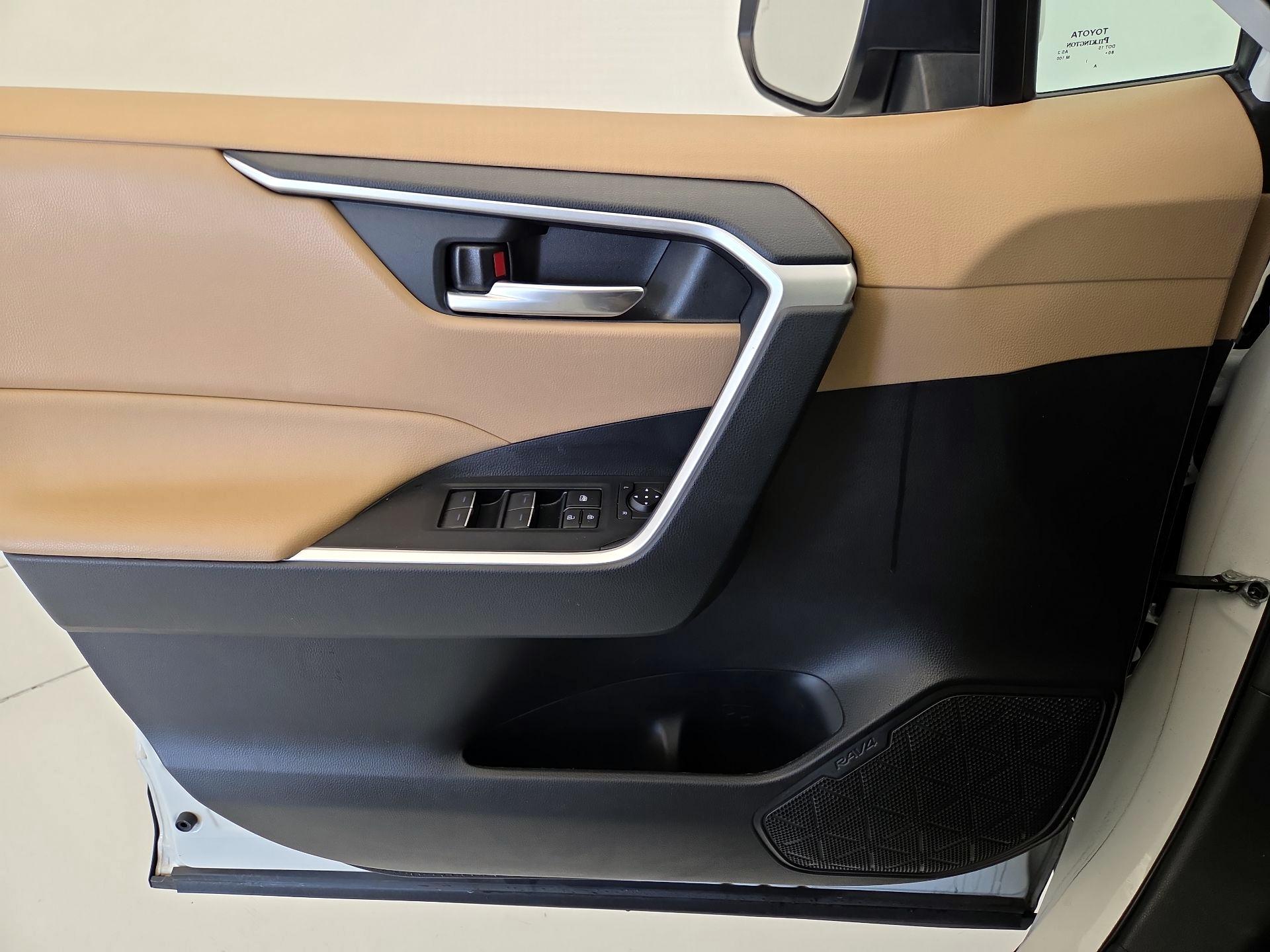 Thumbnail: 2022 Toyota RAV4 - 12