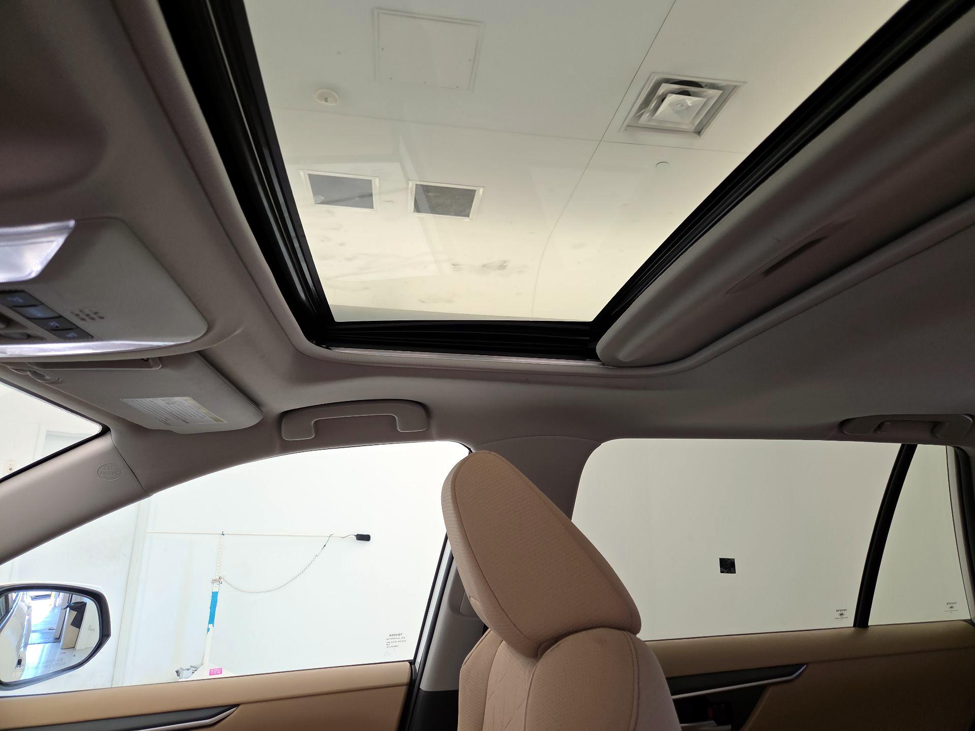 Thumbnail: 2022 Toyota RAV4 - 19
