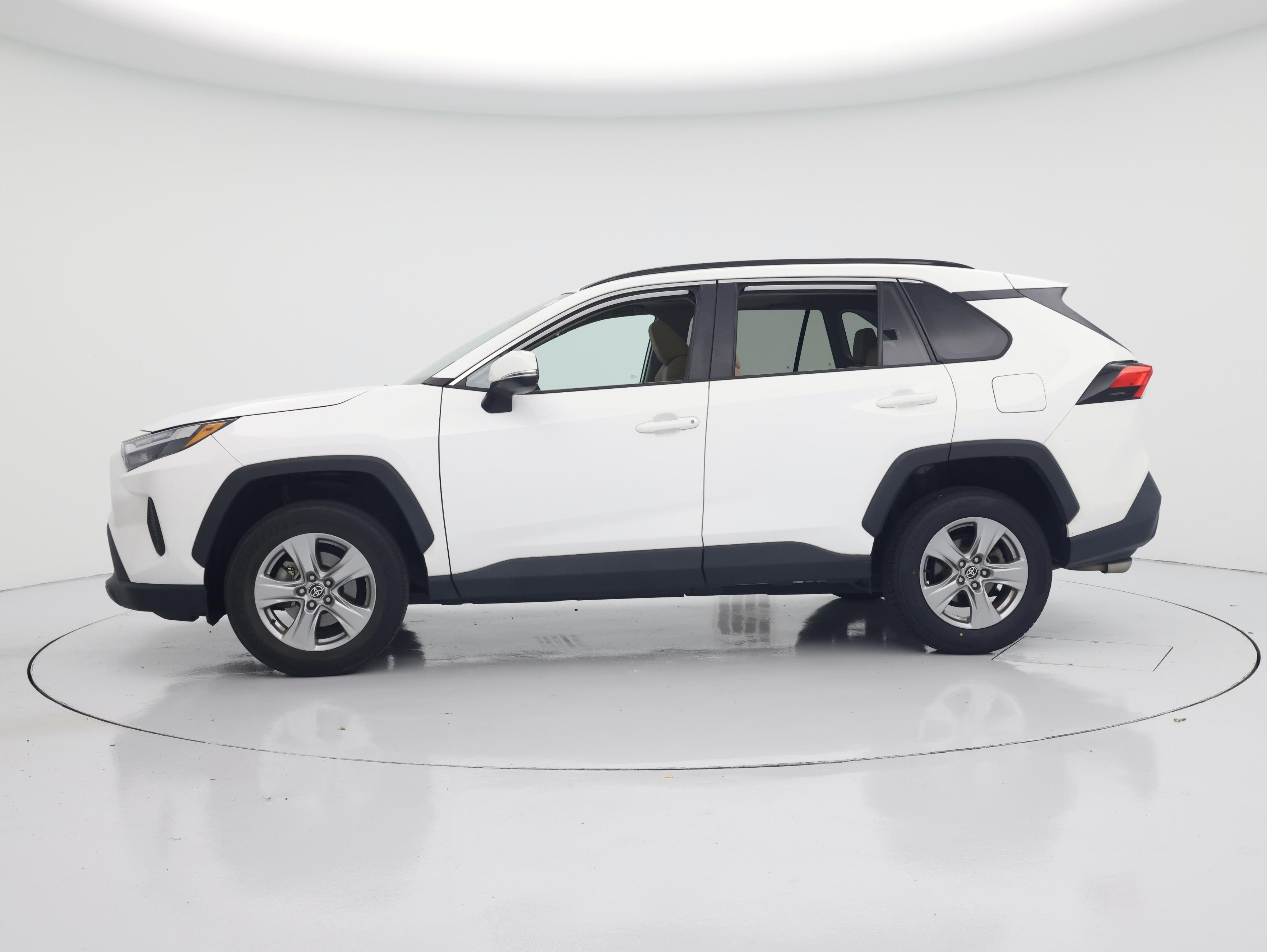 Thumbnail: 2022 Toyota RAV4 - 3