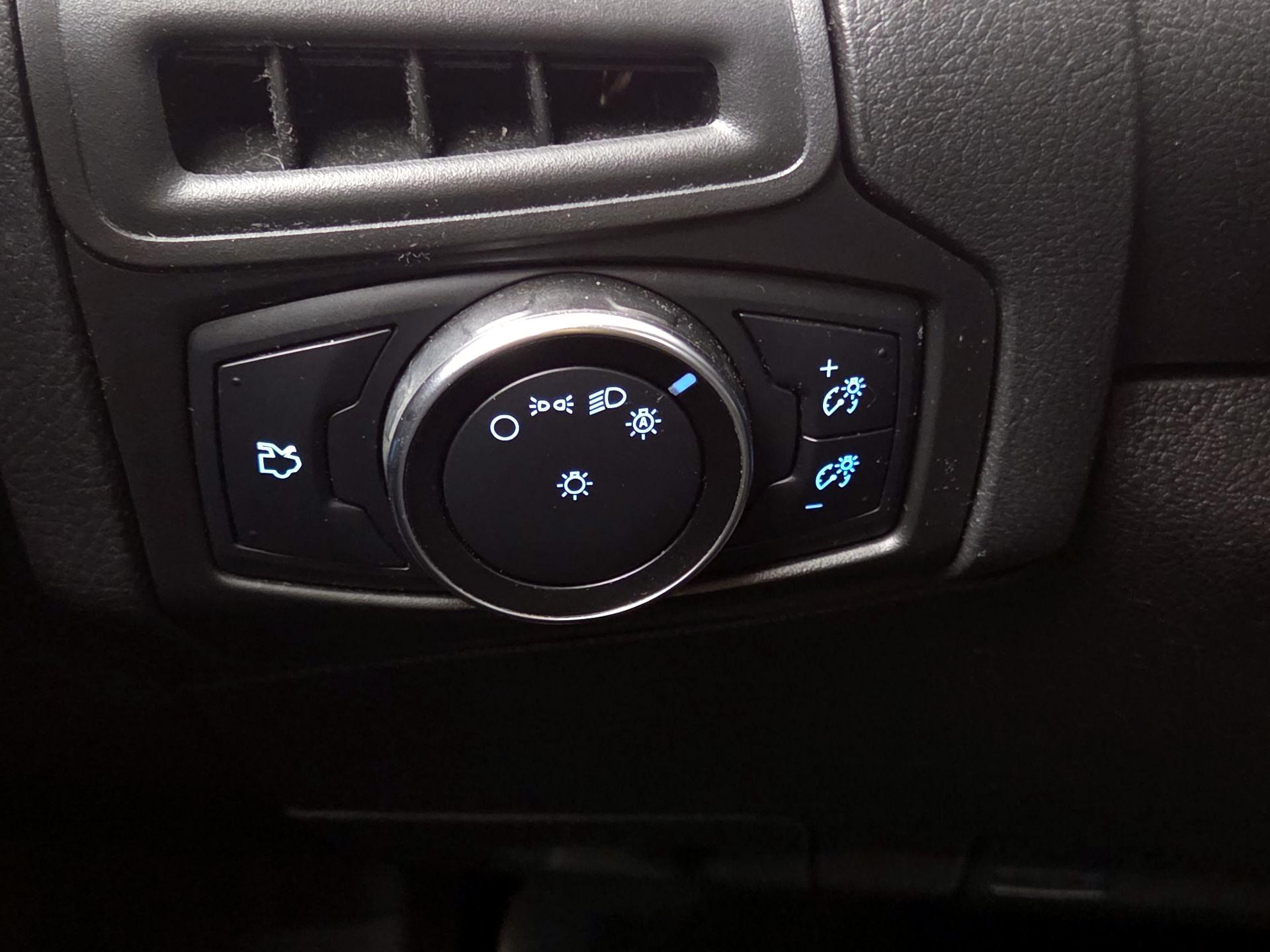 Thumbnail: 2015 Ford Focus - 13